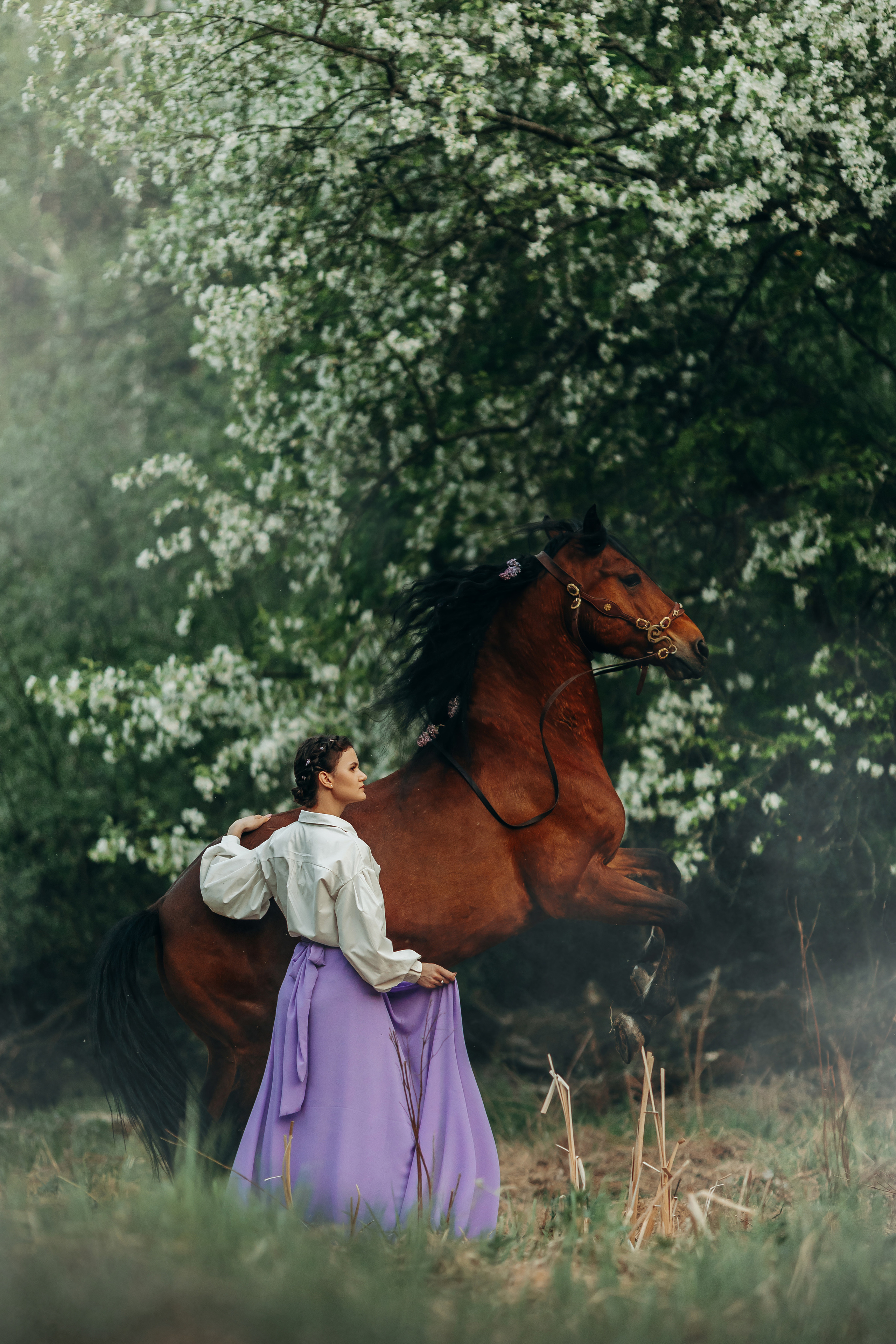Сиреневая юбка из шифона универсальна  до 46-48 р-ра. Белая блузка до 48. (этот наряд можно составить с разного цвета юбками).
