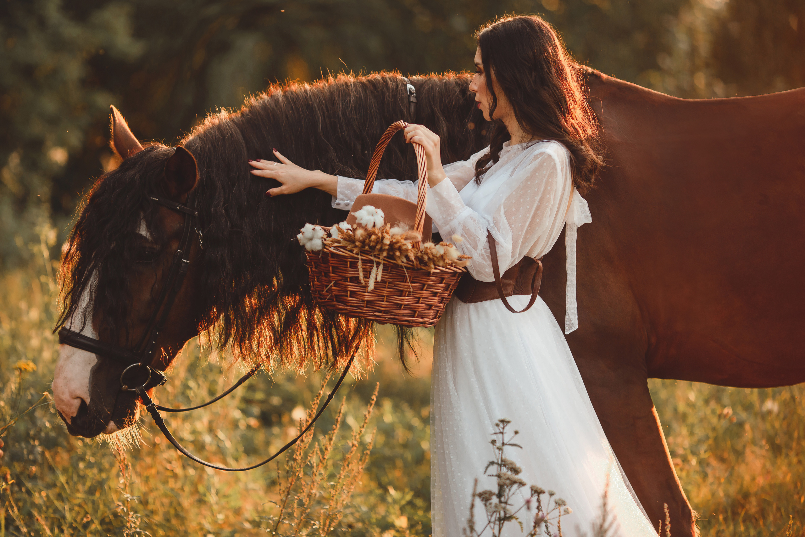 Белое платье, 46р. Пояс портупея, шляпа. 