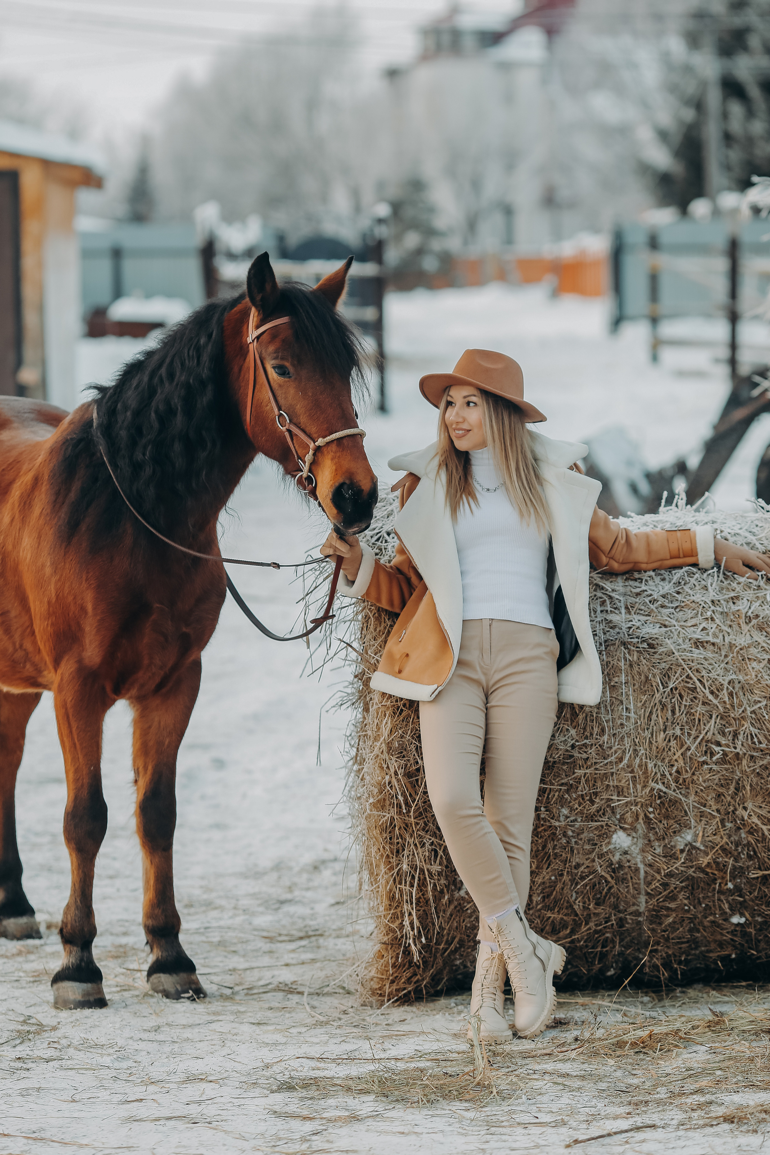 Куртка 44-46, шляпа. 