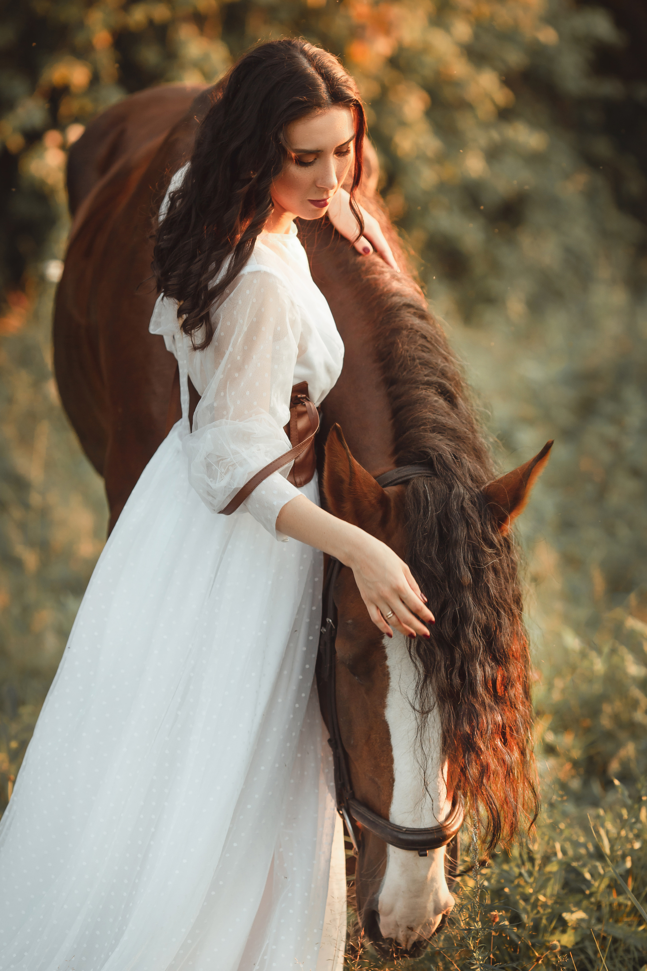 Белое платье, 46р. Пояс портупея, шляпа. 