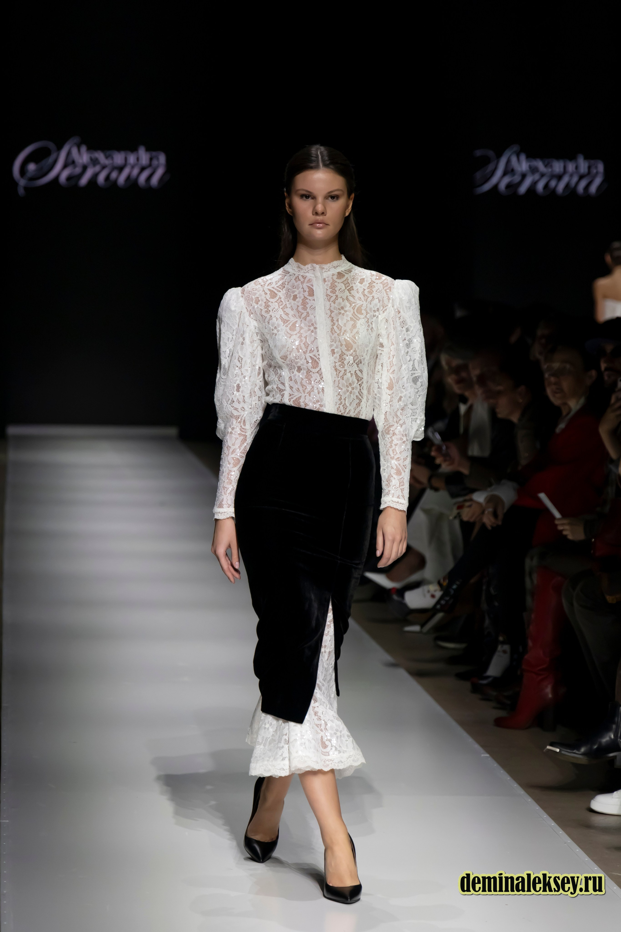 Московская неделя моды 2024 9 октября дизайнер Alexandra Serova. Репортажный, семейный и студийный фотограф в Москве Демин Алексей