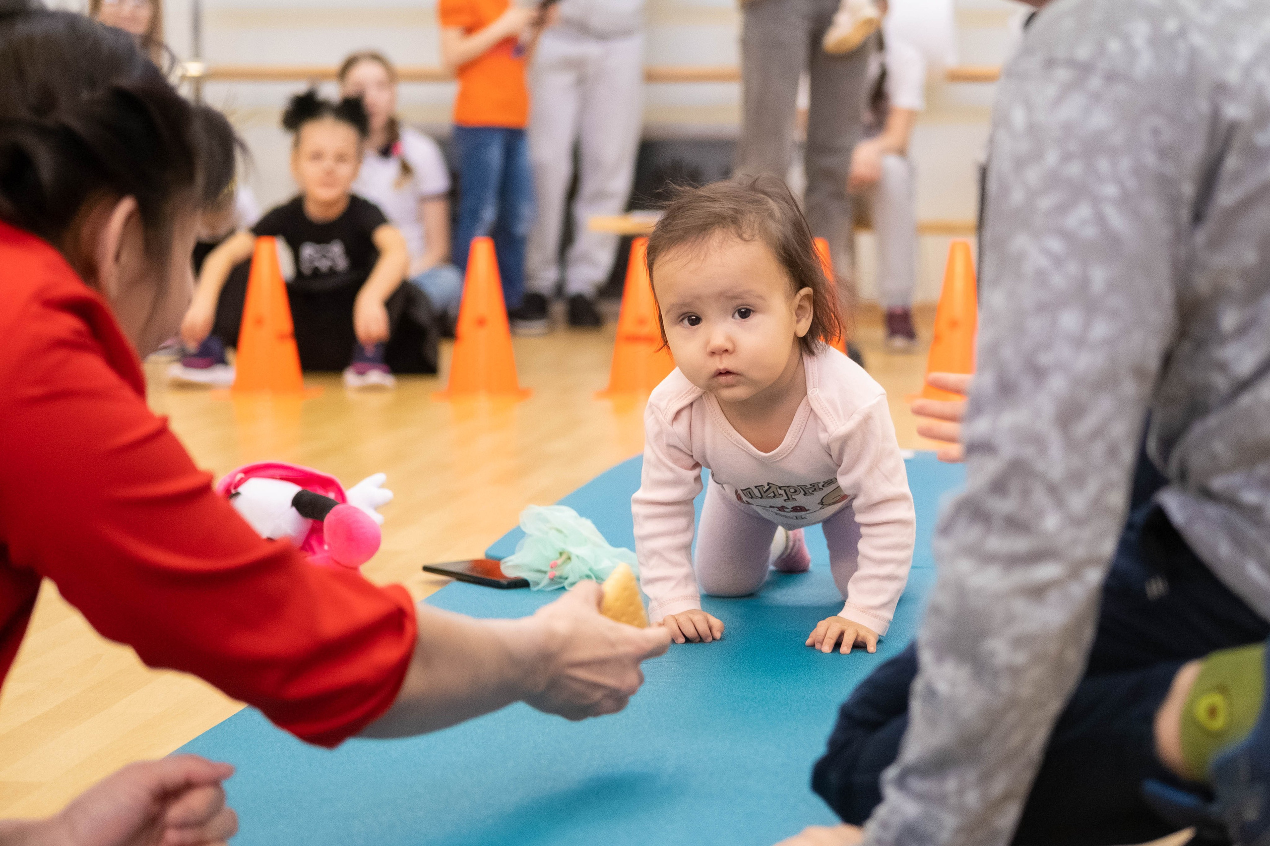 Чемпионат ползунков (репортажная). Фотограф Елена Дегтярева. Семейная, детская и школьная фотография в Тюмени. Яркие и живые снимки, которые сохранят историю вашей семьи