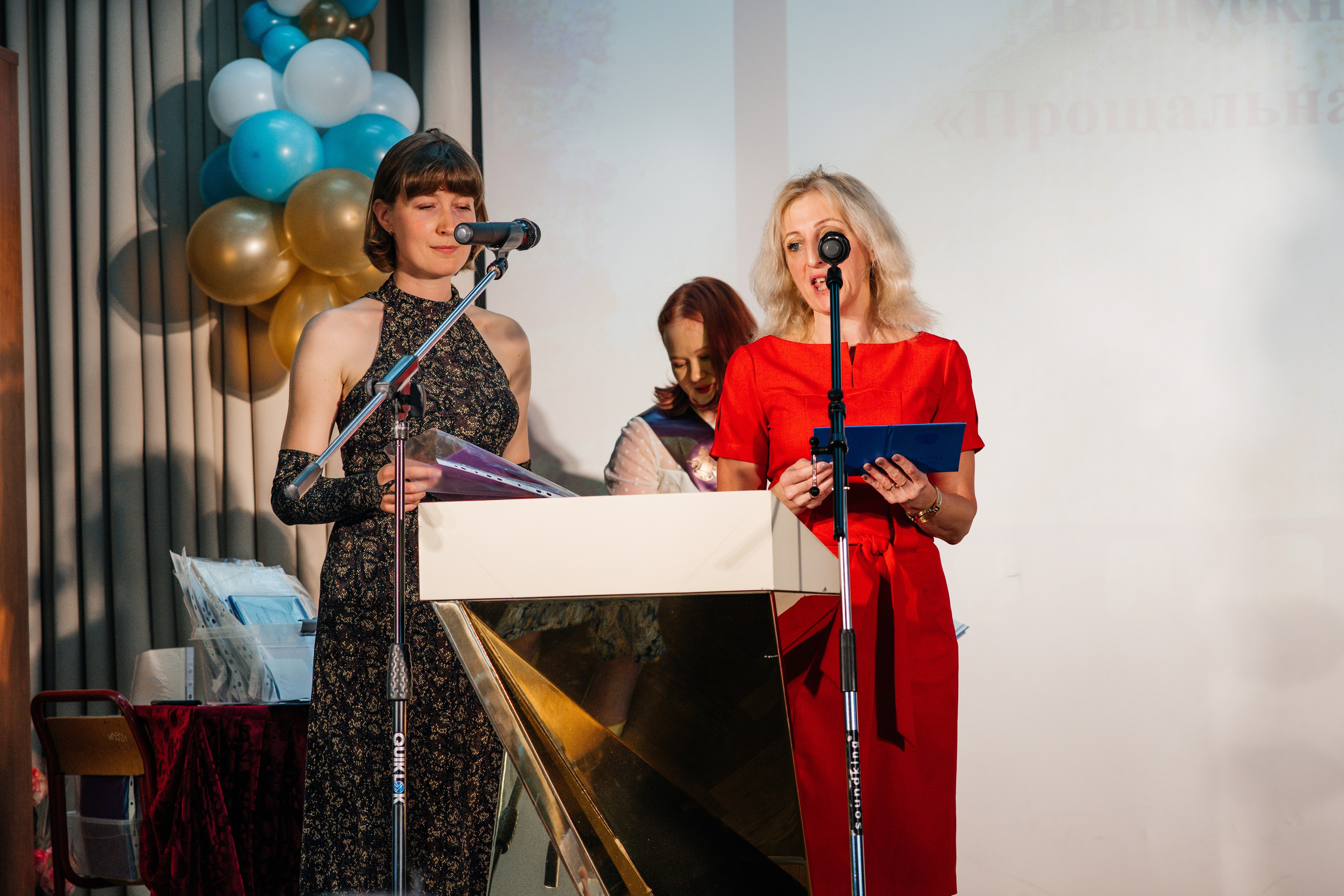 Вручение аттестатов. Выпускные альбомы в Подольске Москве и МО