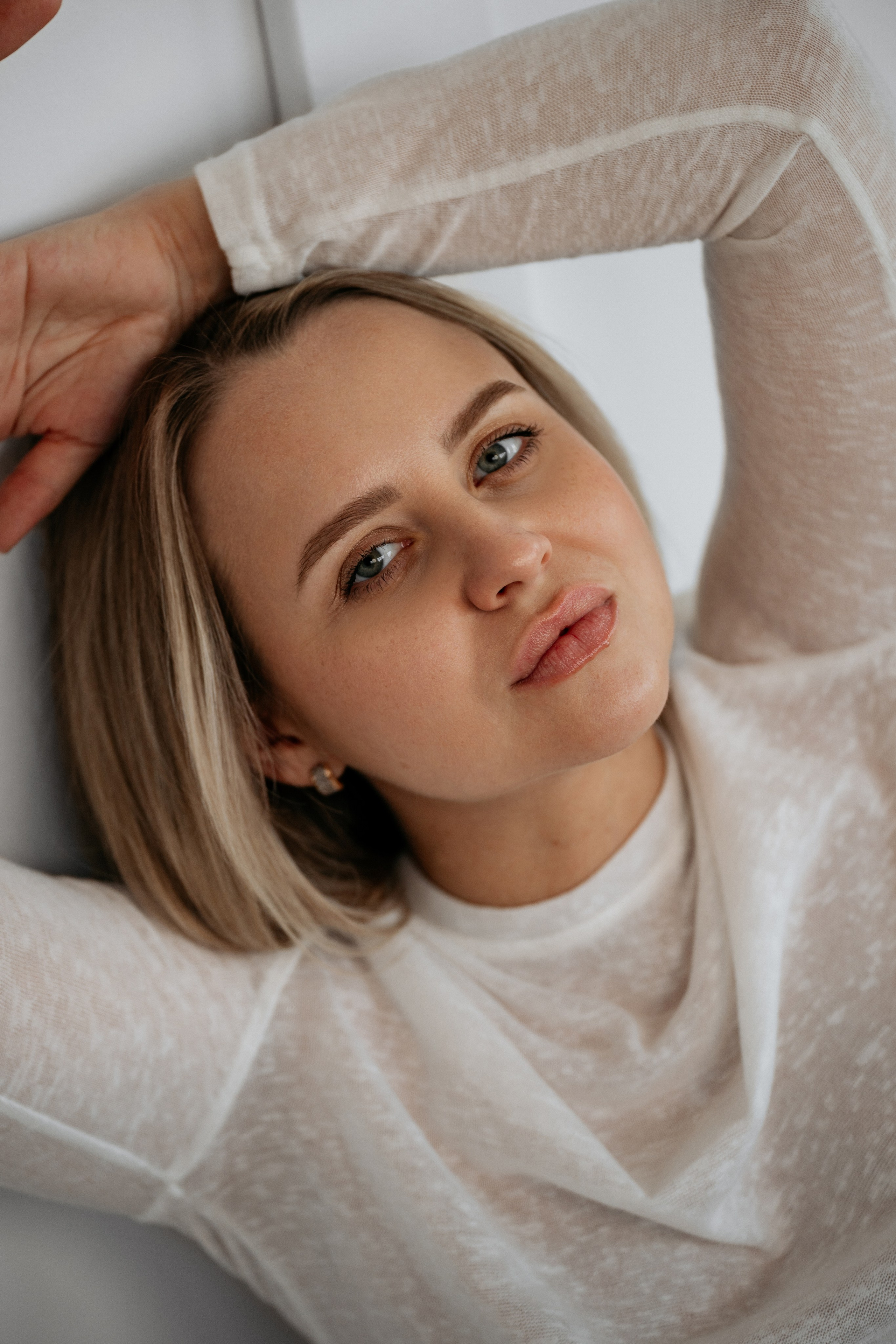 Фотограф Анапа-Темрюк. Сравнение студийной и выездной съемки для беременных. Преимущества фото в интерьере студии.