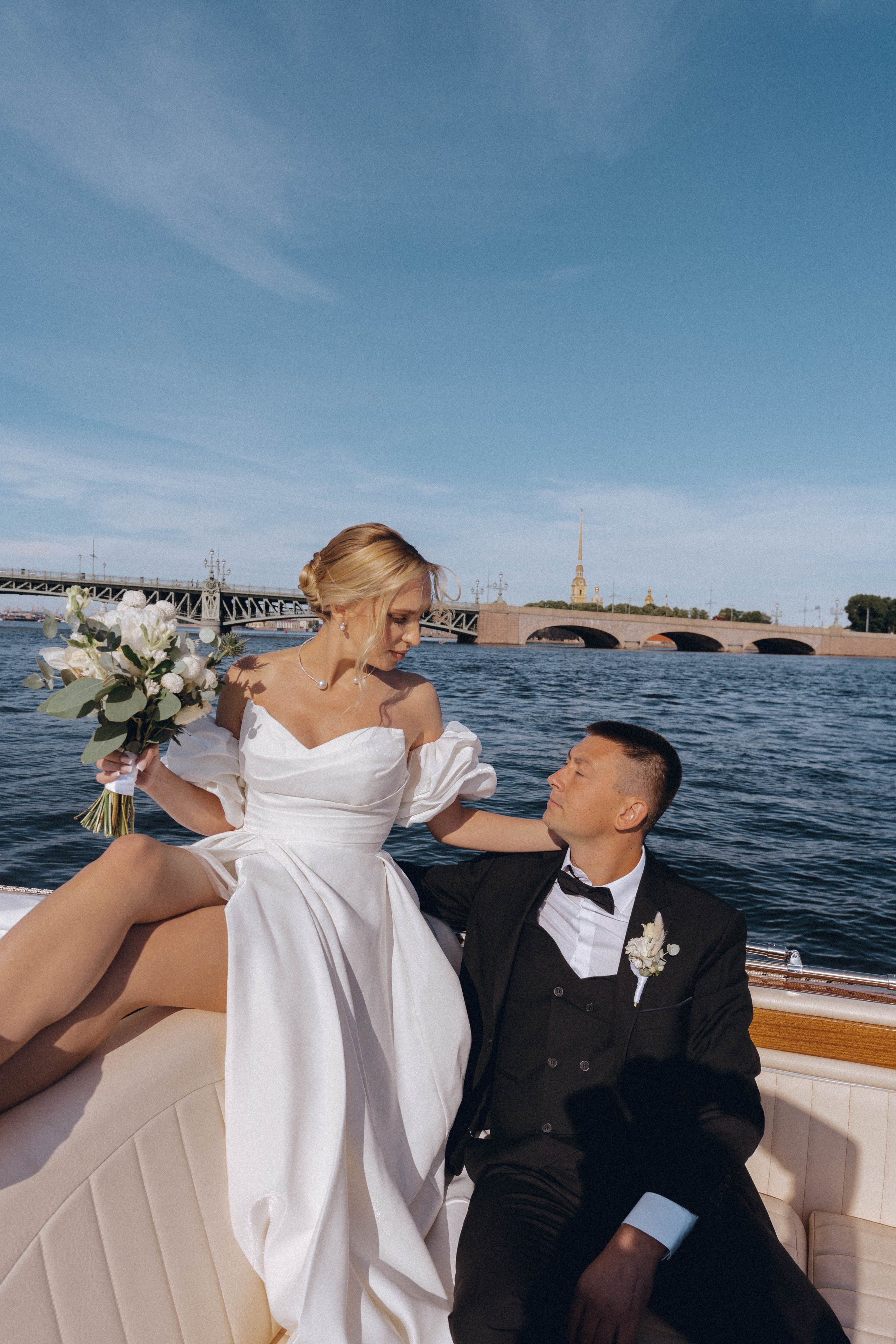 СВАДЕНБНАЯ СЬЕМКА НА КАТЕРЕ ПО КАНАЛАМ САНКТ-ПЕТЕРБУРГА И В АКВАТОРИИ НЕВЫ. Профессиональный фотограф, Санкт-Петербург — Виктория Богомолова