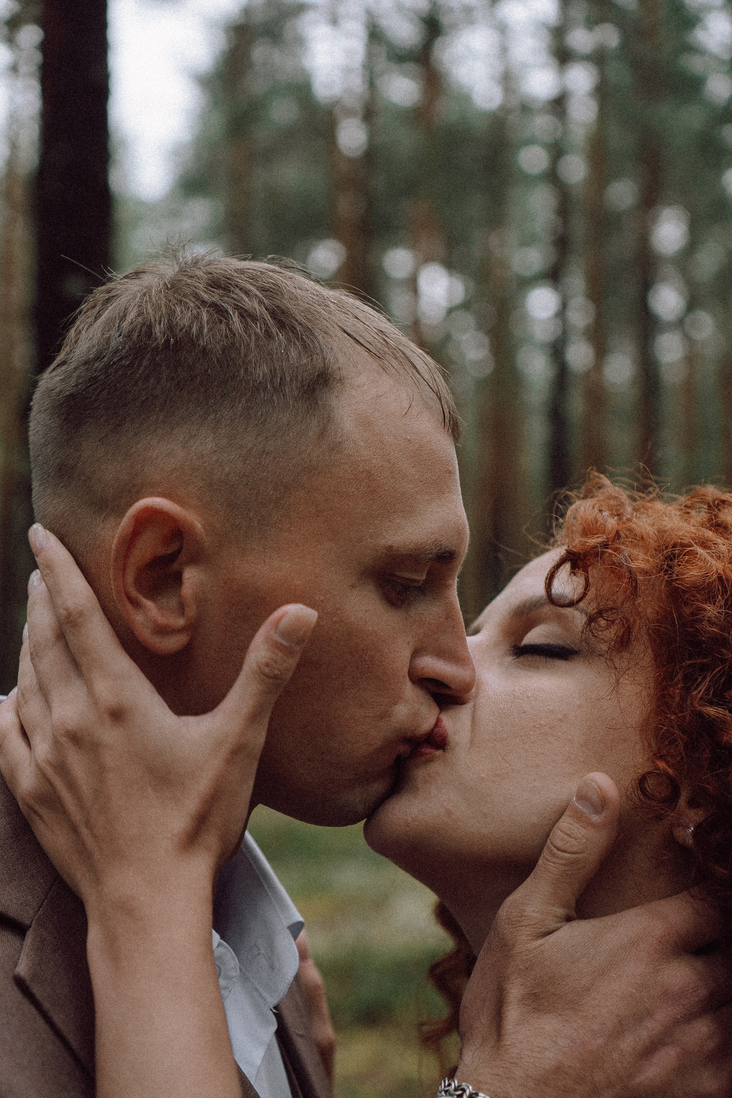 СВАДЕБНАЯ ФОТОСЕССИИЯ ПАРЫ В ГОРОДЕ ПРИОЗЕРСК В СОСНОВОМ ЛЕСУ И С ПИКАПОМ. Профессиональный фотограф, Санкт-Петербург — Виктория Богомолова