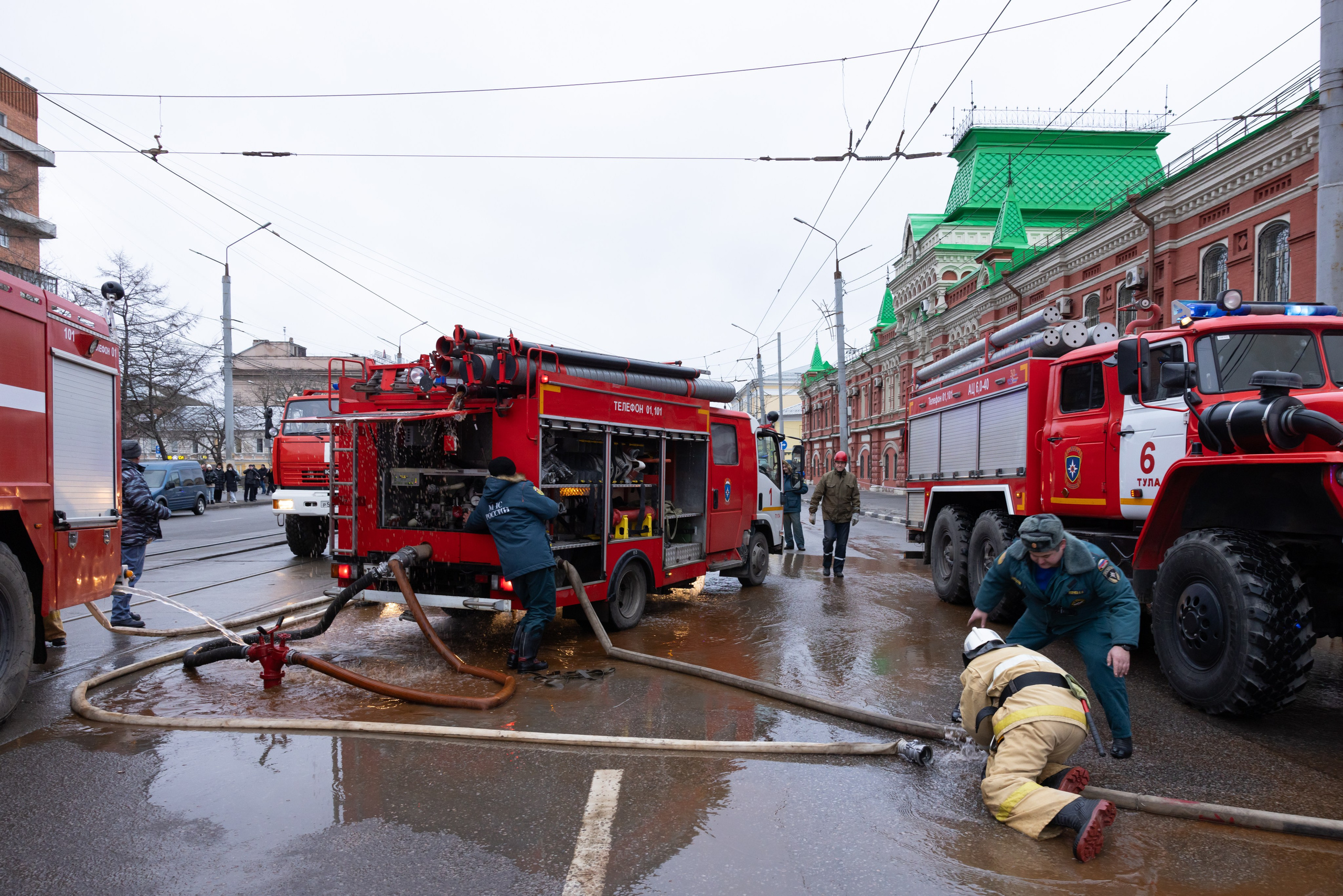 Пожар на ул. Советская 15 (13 января 2025). Репортажный фотограф Алексей Пирязев