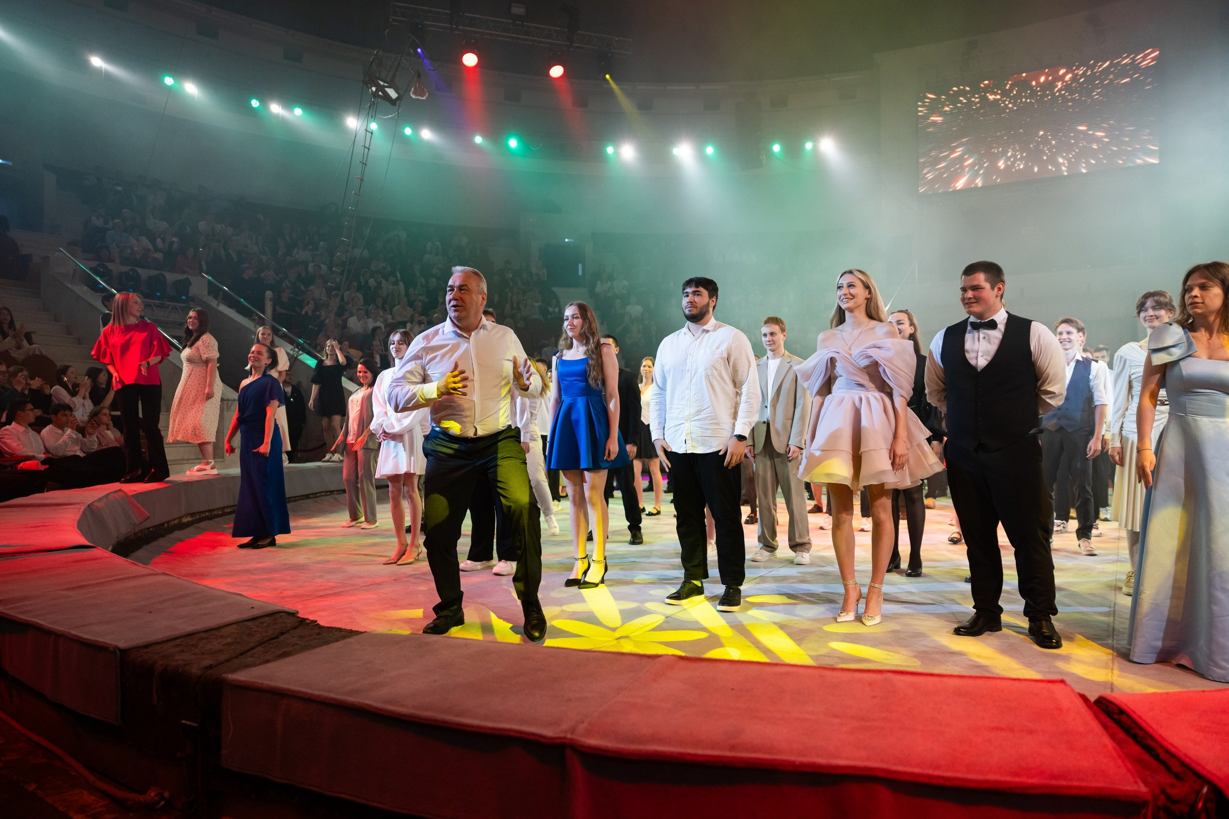 Городской бал выпускников (24 июня 2025). Репортажный фотограф Алексей Пирязев
