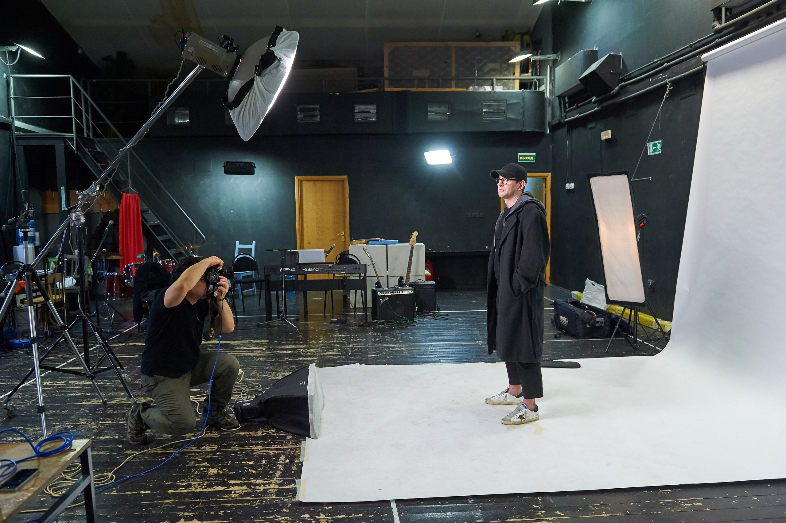 BACKSTAGE. Www.apowerstudio.com