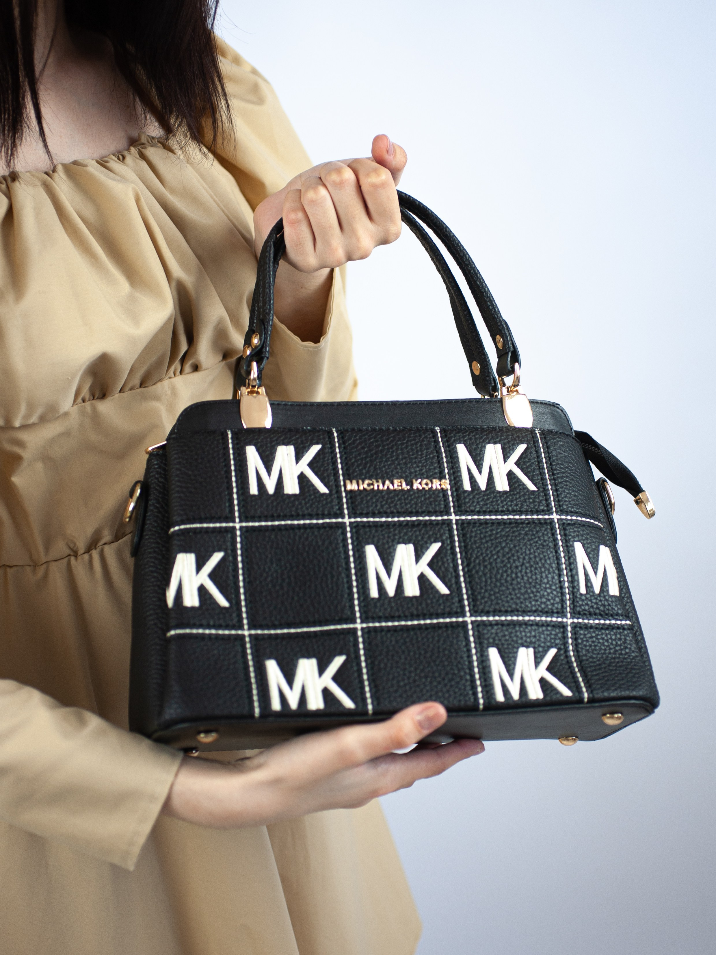 Фото на моделях. Предметный фотограф для маркетплейсов в Раменском