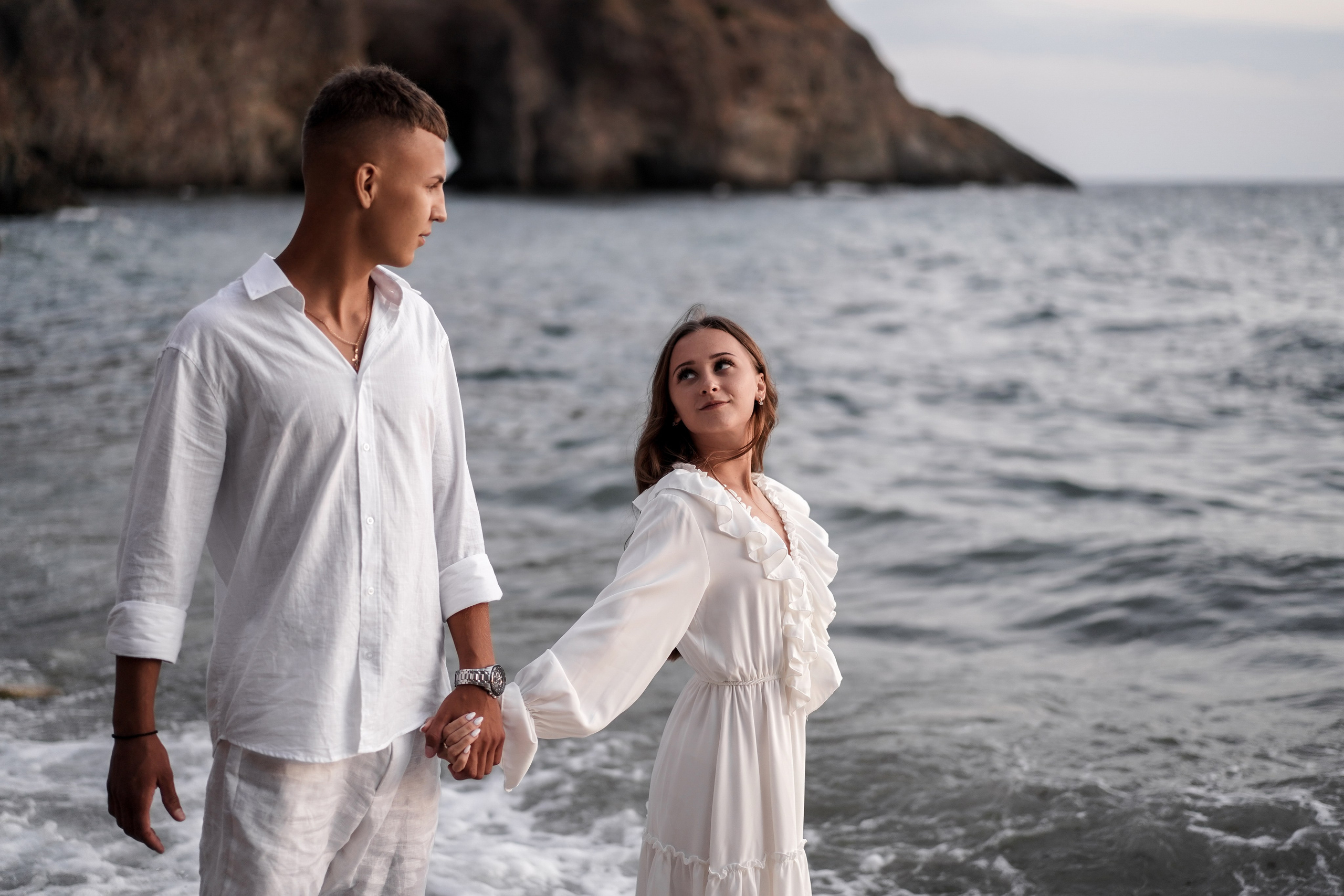 Матвей и Софья на фотосессии дикого пляжа Грот Дианы в Крыму. Свадебный фотограф в Ростове-на-Дону. Таинство Крещения и Венчания, семейные фотосессии. Алёна Чёботова