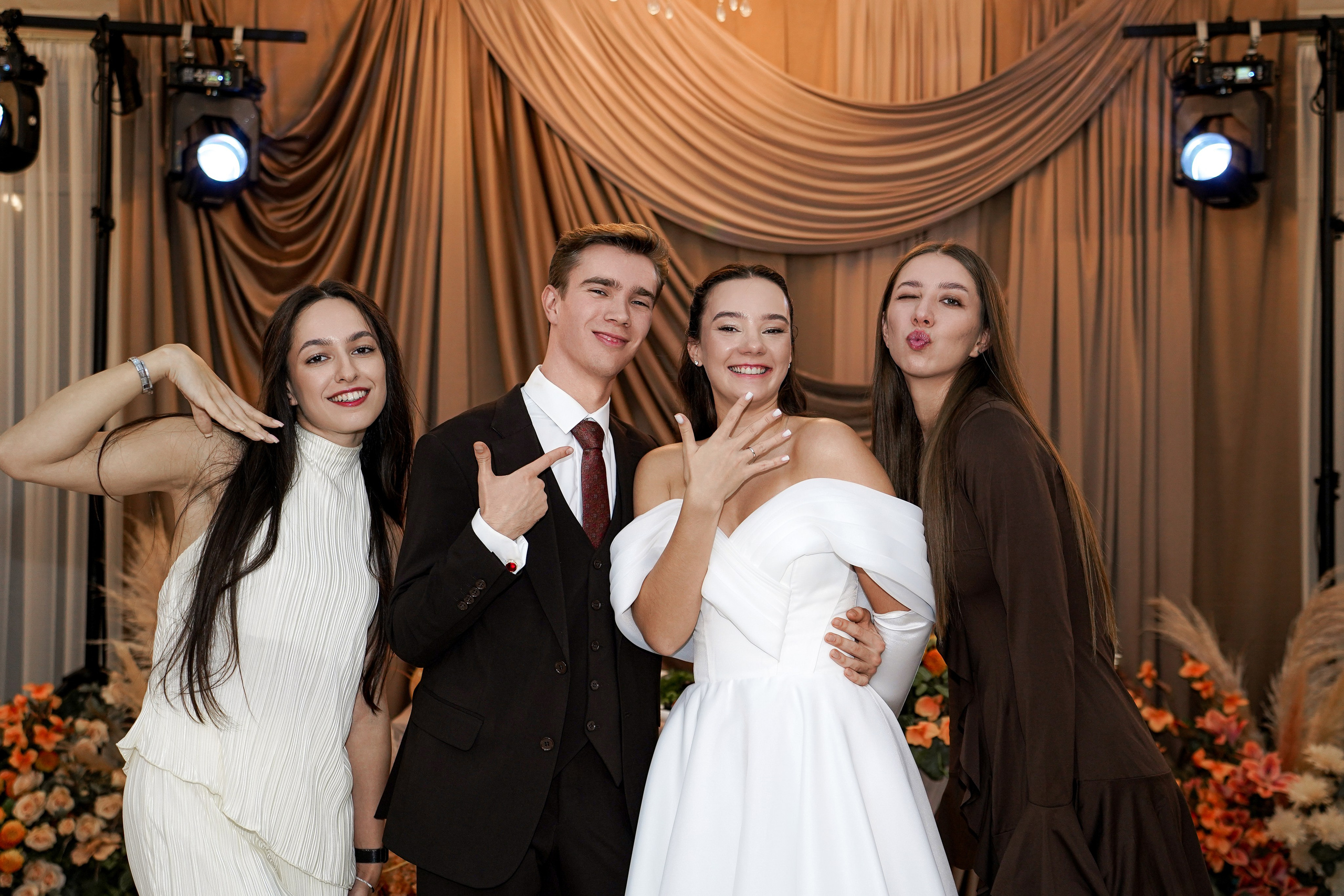 Свадебный банкет в беседке. Свадебный фотограф в Ростове-на-Дону. Таинство Крещения и Венчания, семейные фотосессии. Алёна Чёботова