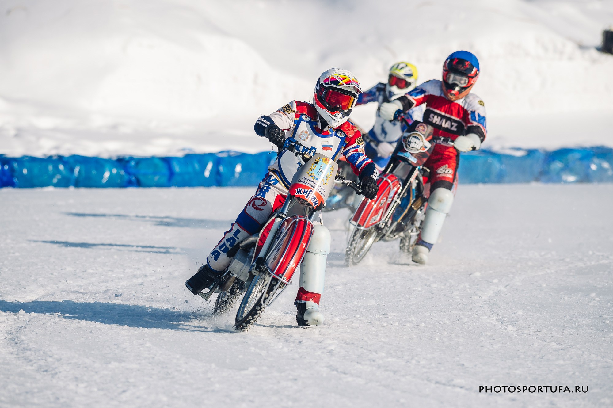 Мотогонку на льду. Спортивный фотограф в Уфе Евгений Буров
