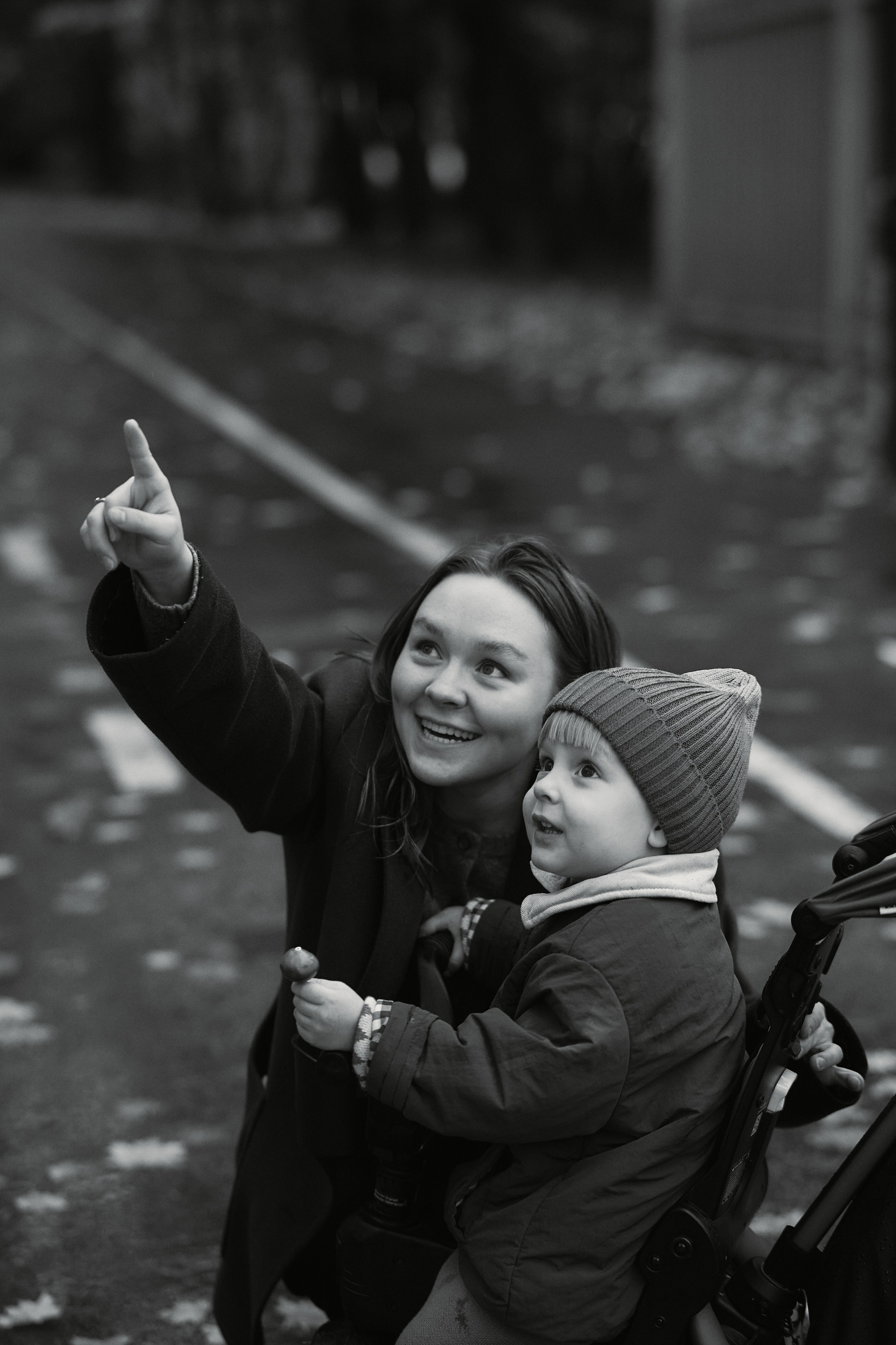 Света и Илюша под дождём. Семейный и свадебный lifestyle-фотограф в Москве Мария Петрова