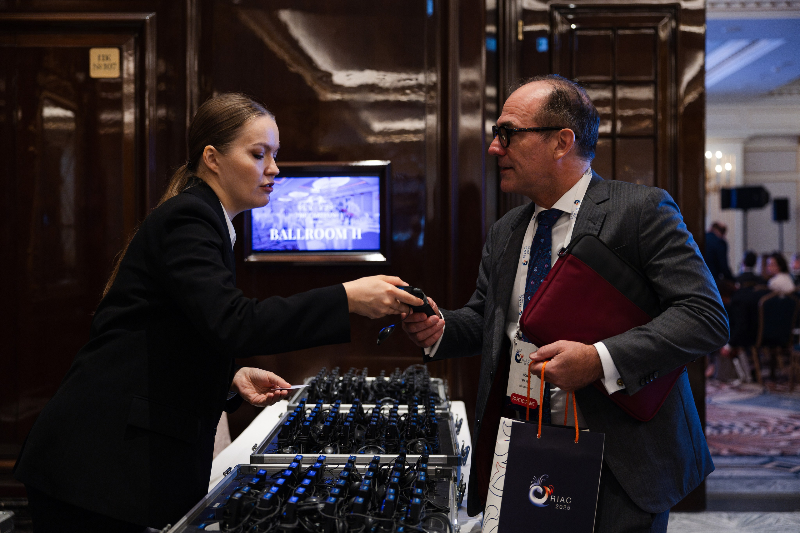 RIAC 2025. Свадебный репортажный фотограф в Москве