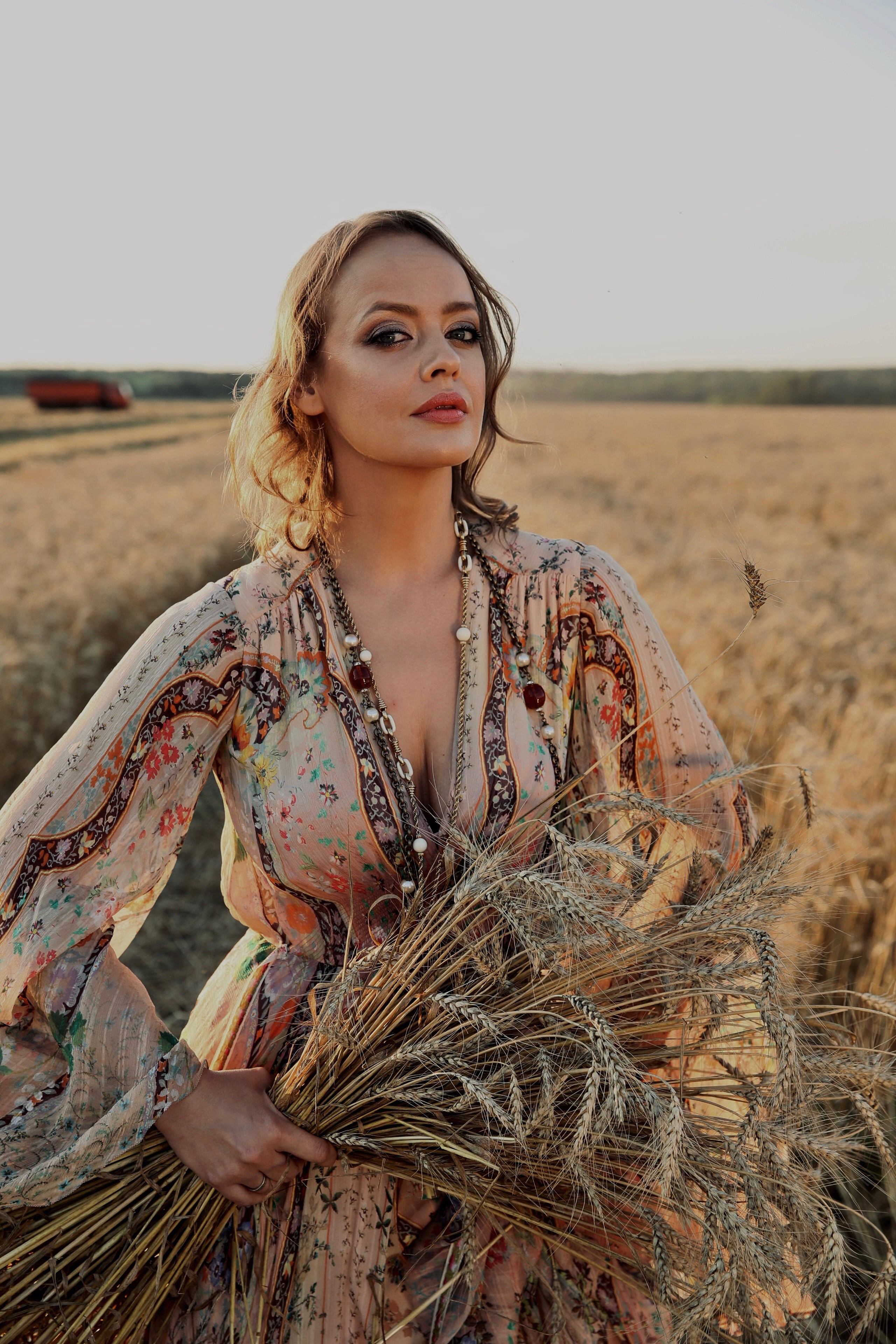 Фотосессия в пшенице для бренда Vintage Dream. Фотограф и видеограф Анна Домашенко