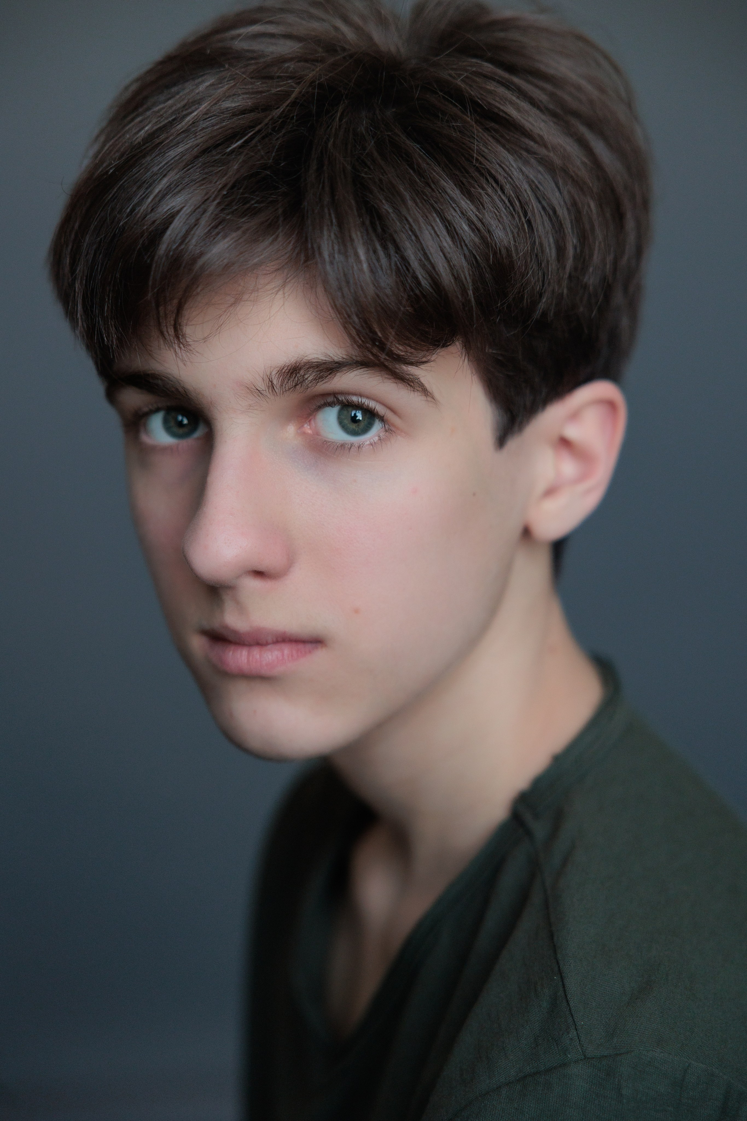 АРТЁМ. Я фотограф из Москвы к Вашим услугам