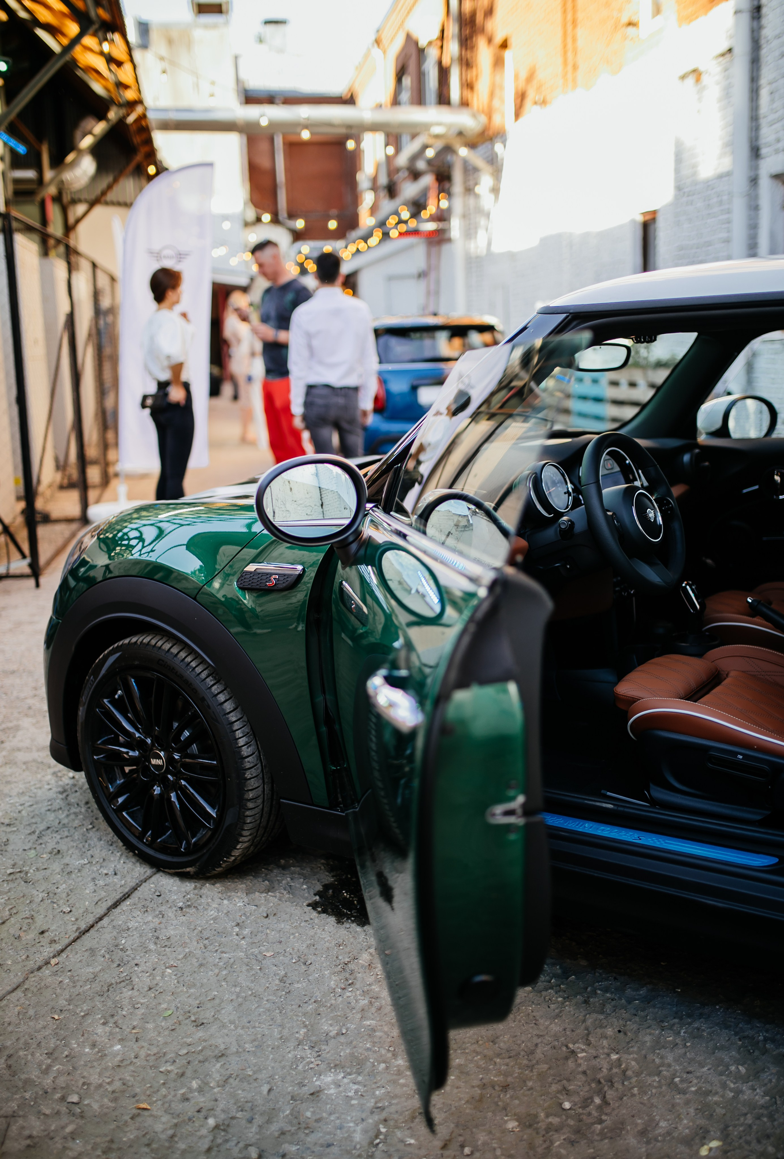 New MINI Cooper в Гоголь Центре. Репортажный, event, концертный и backstage фотограф из Москвы Виталий Кривцов