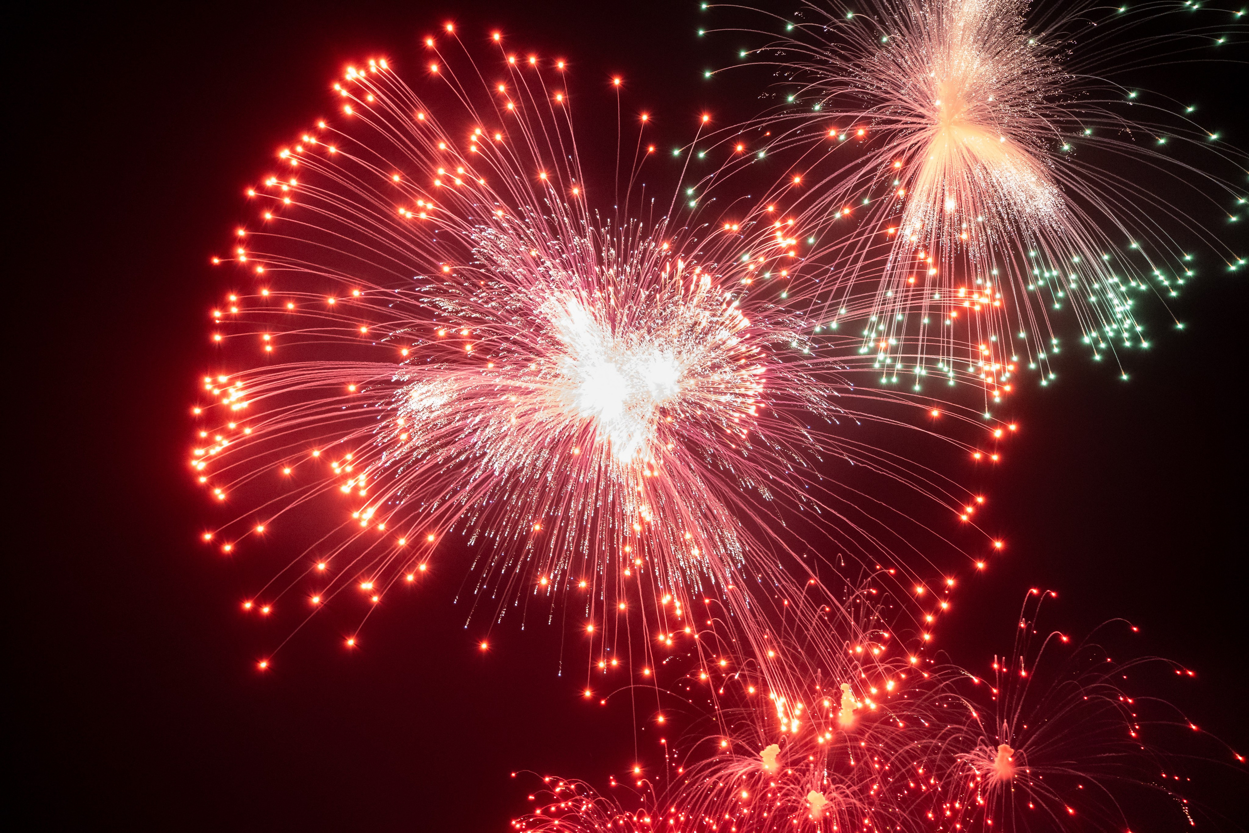 Праздничный салют в честь Дня защитника Отечества. Главная