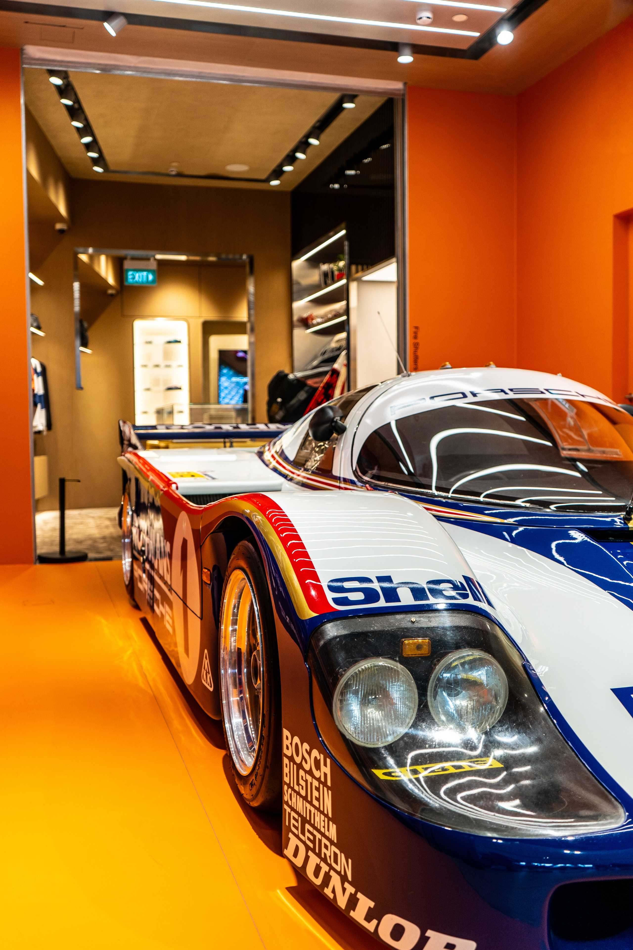 Шоурум Porsche. Главная