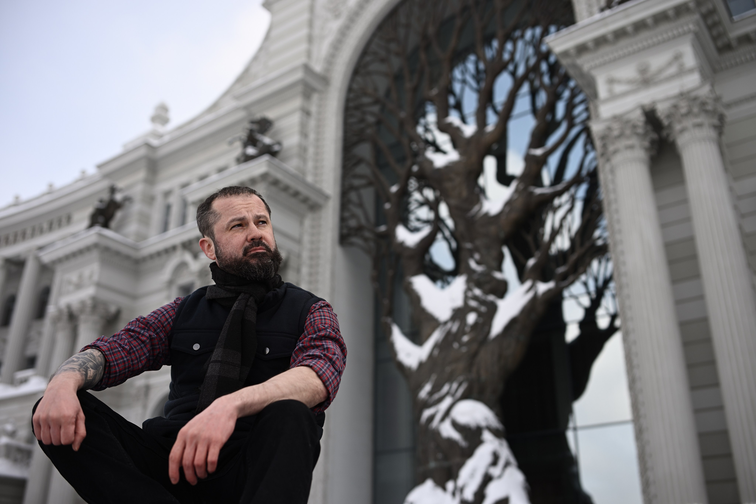 Мужской уличный портрет на зимних улицах Казани