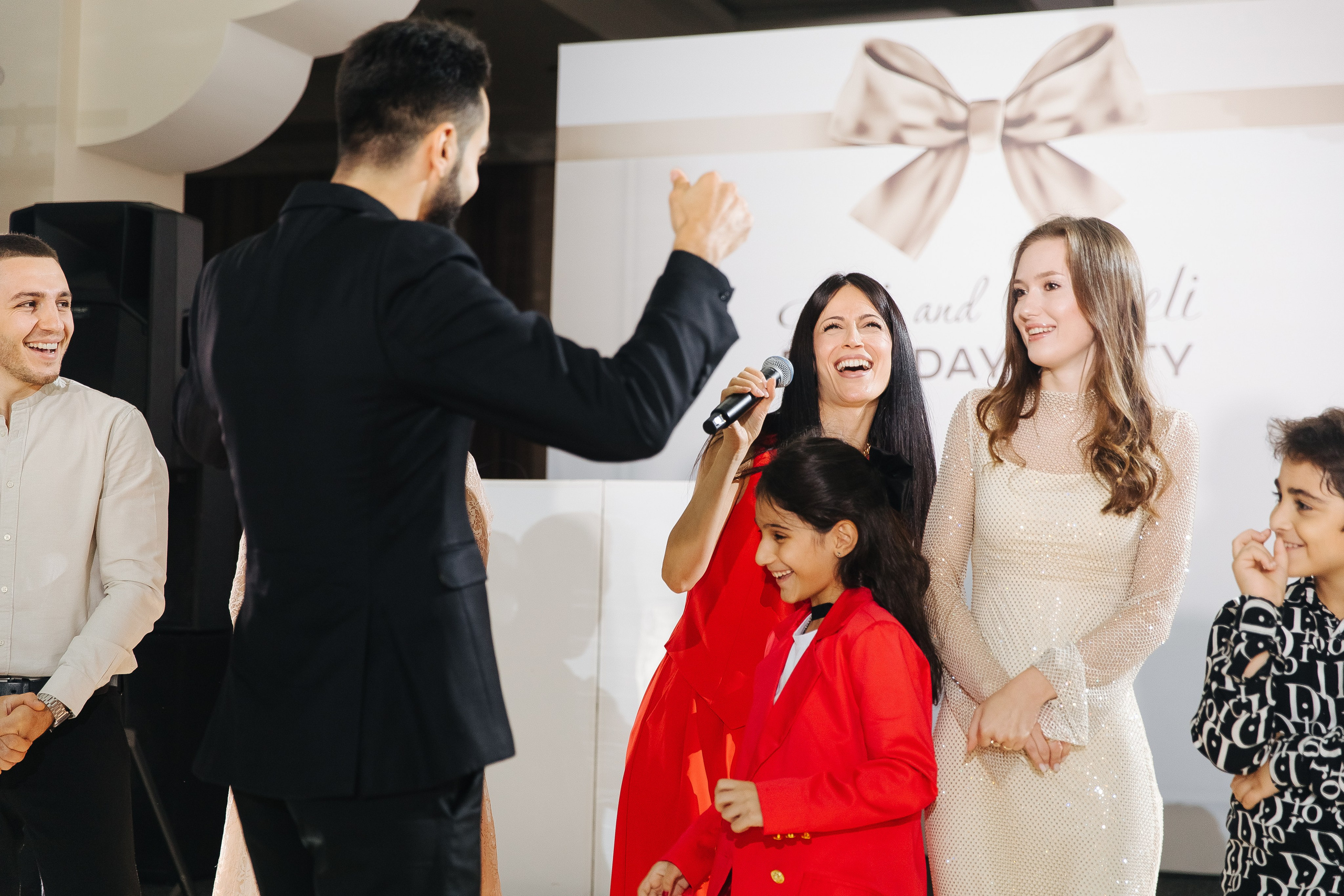 Ани и Назели. 35&5 День рождения, «Янтарь». Фотограф в Красноярске Надежда Воскресенская