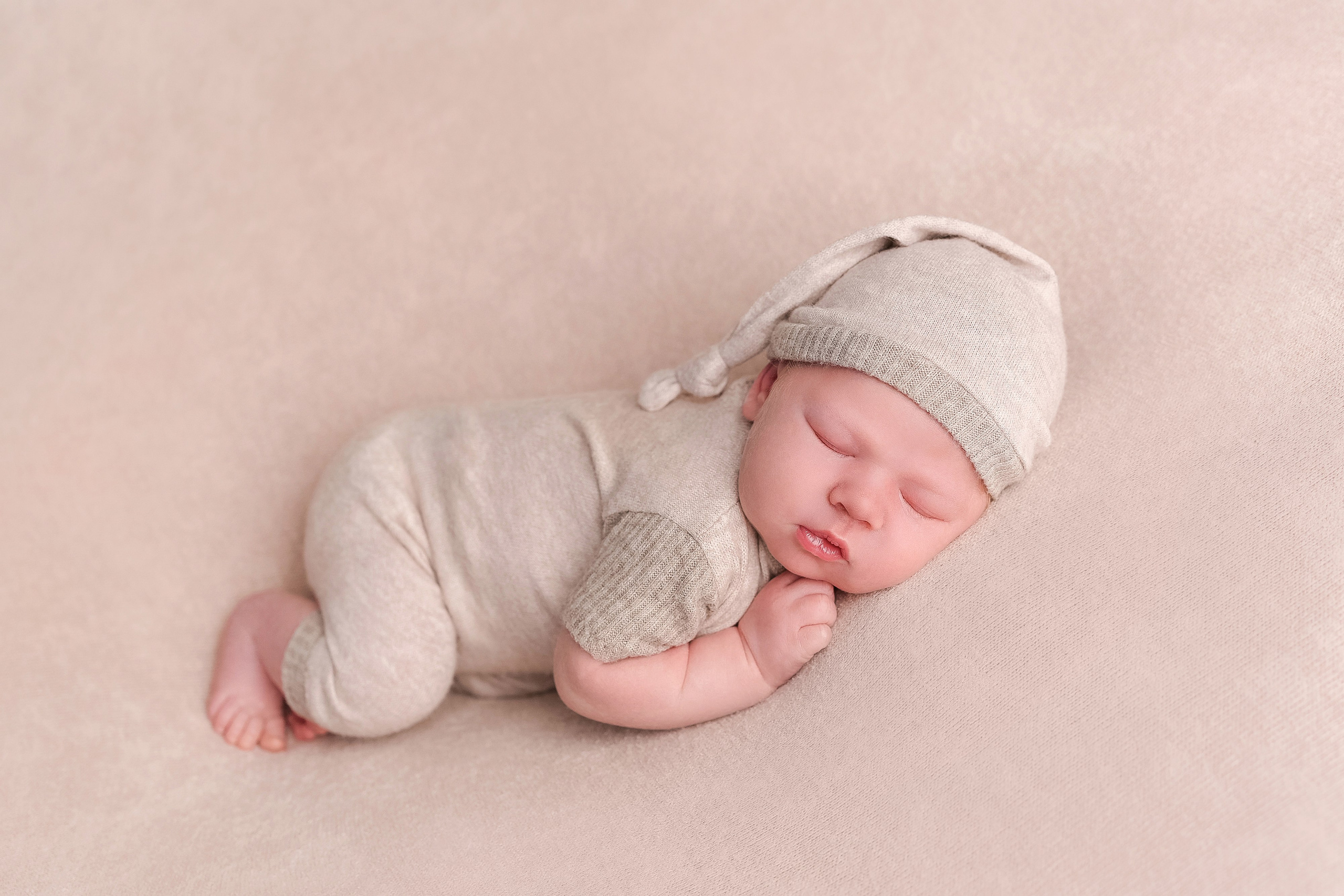Newborn. Фотограф новорожденных и детский фотограф в Екатеринбурге Ксени