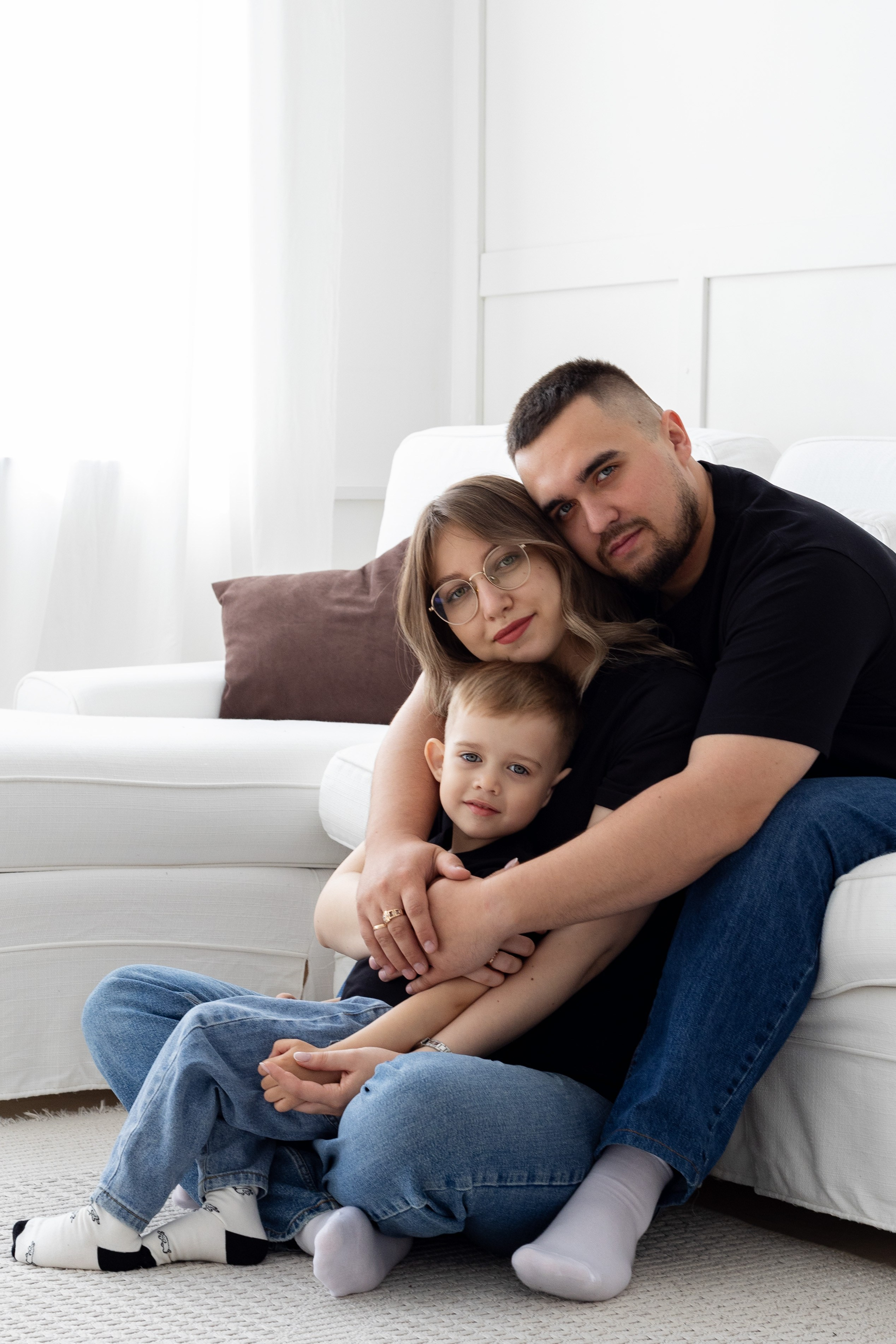 Семейная фотосессия в студии (Михаил, Крестина и Макар). Женский фотограф в Орске Новотроицке Динара Долганова