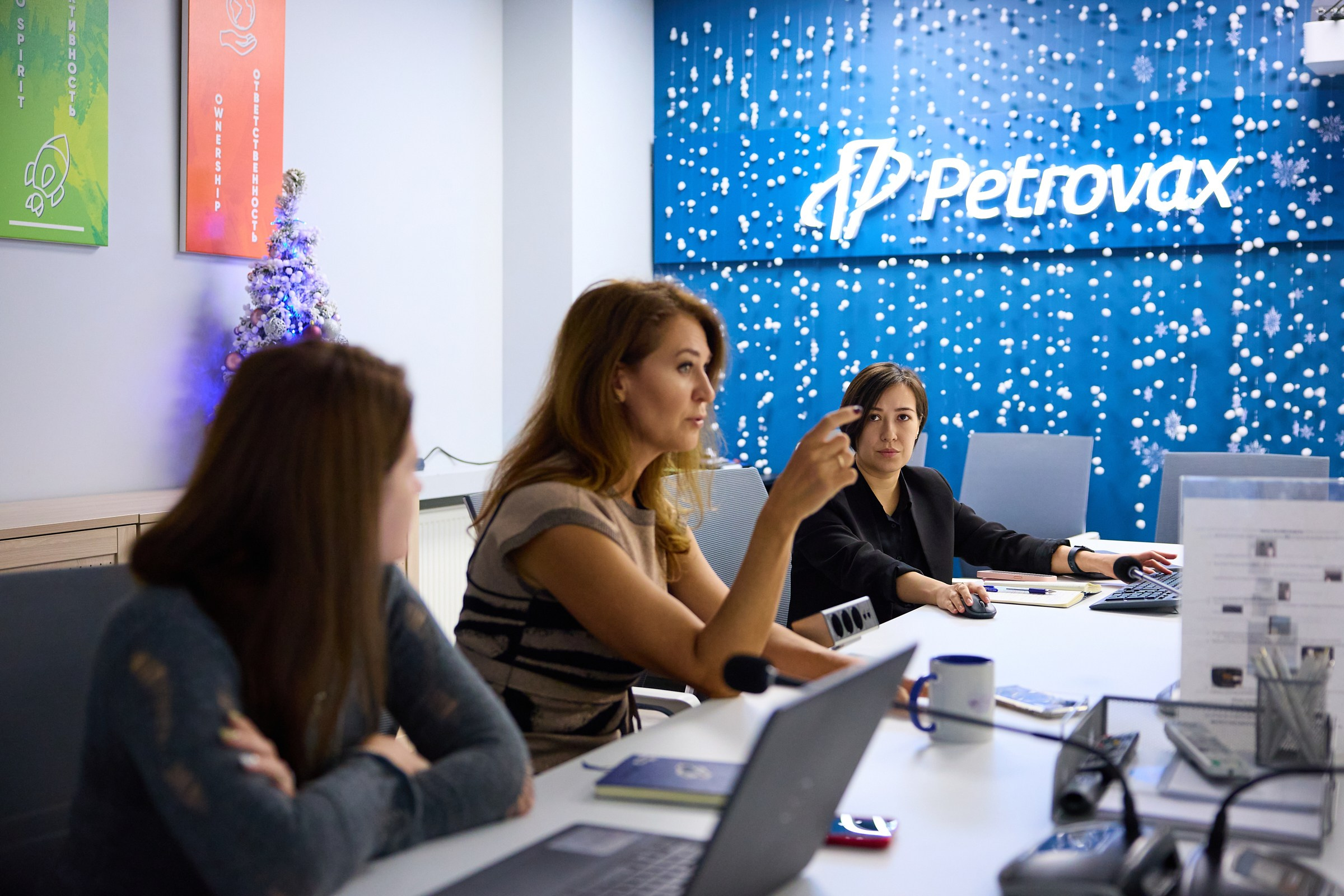 «Petrovax | Фотогалерея сотрудников и производства». Видеограф, фотограф Илья Новиков Москва, Екатеринбург, Калининград