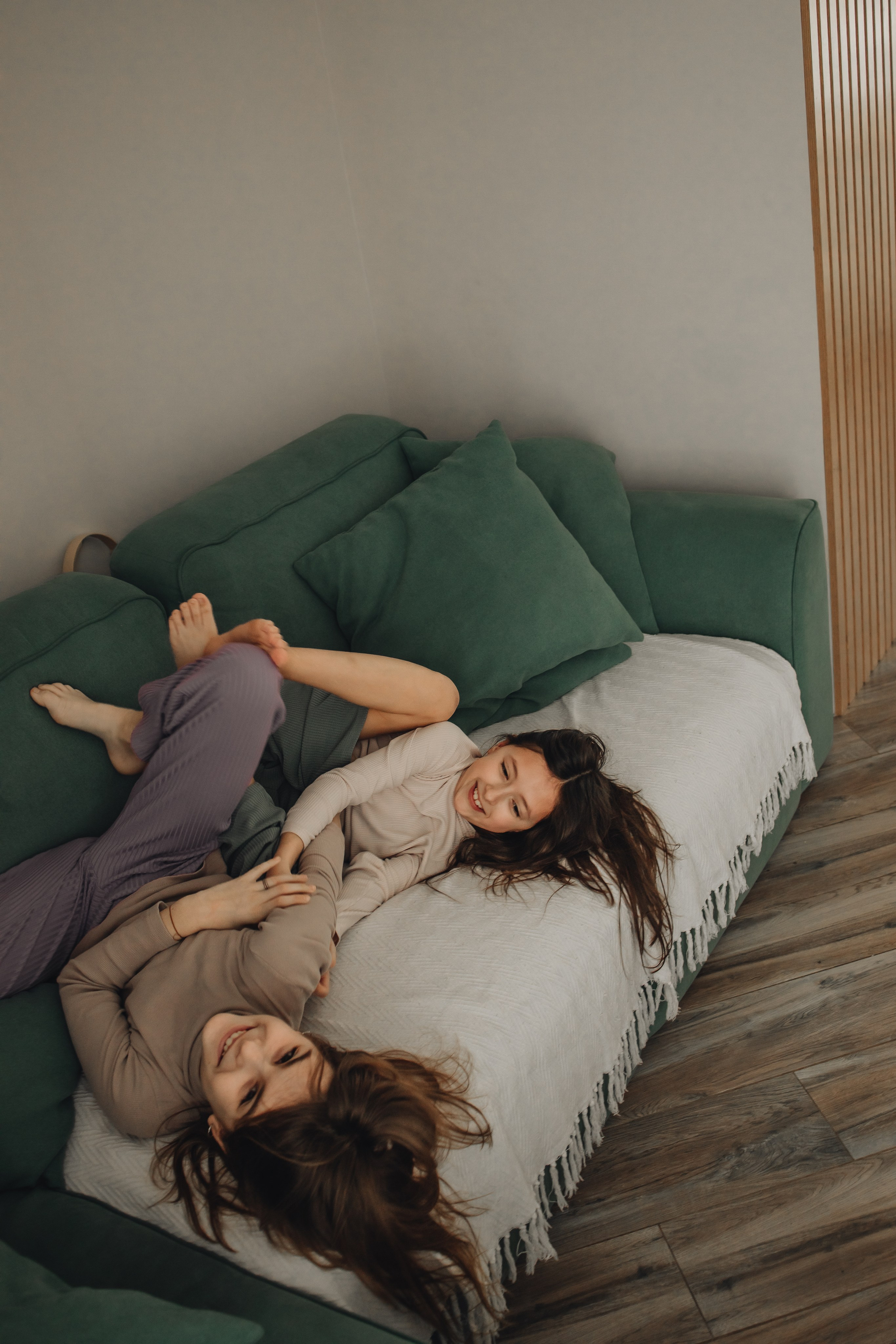 Дома с девчонками. Фотограф Новосибирск