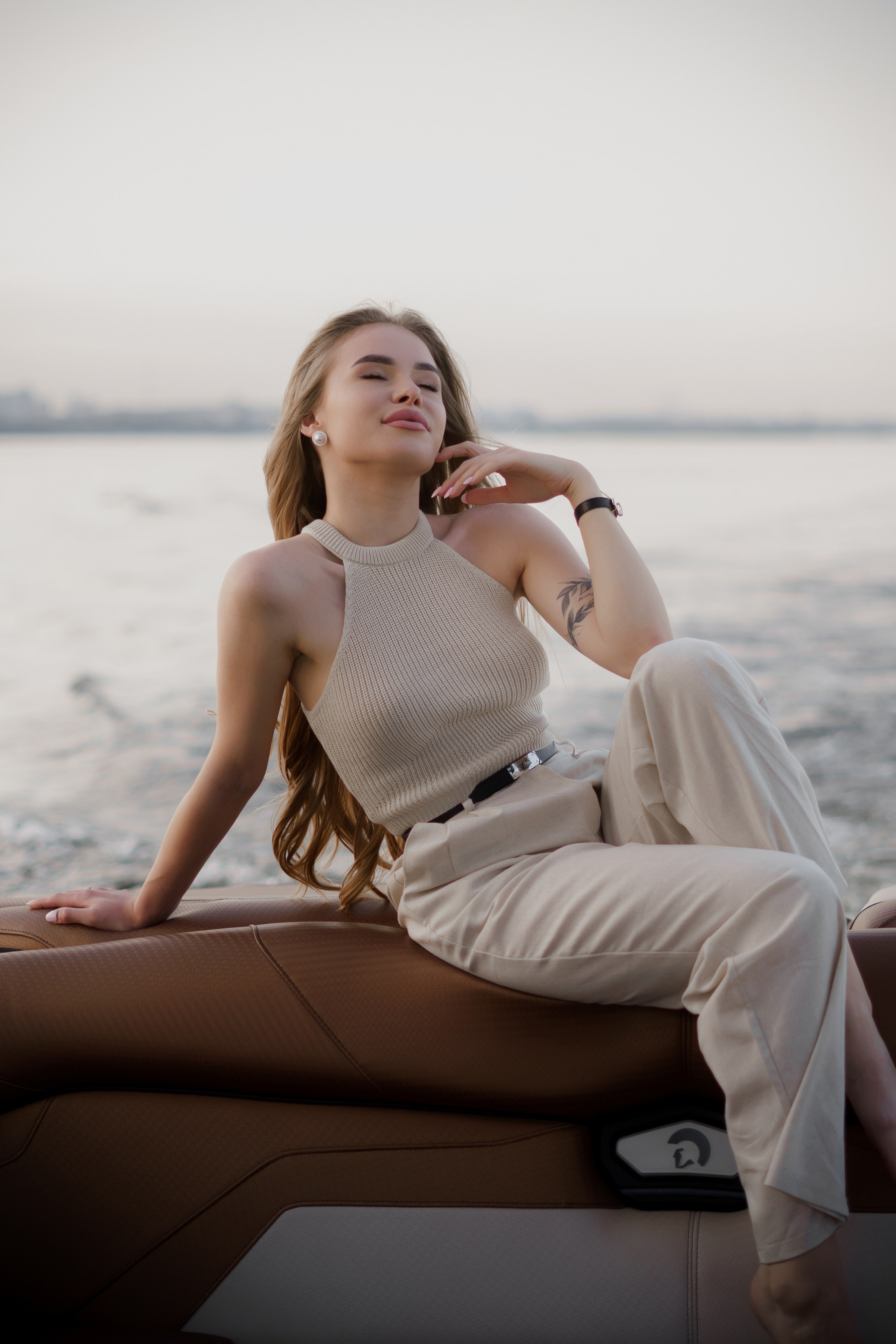 Рома и софа. Фотограф Валерия Крахмалева