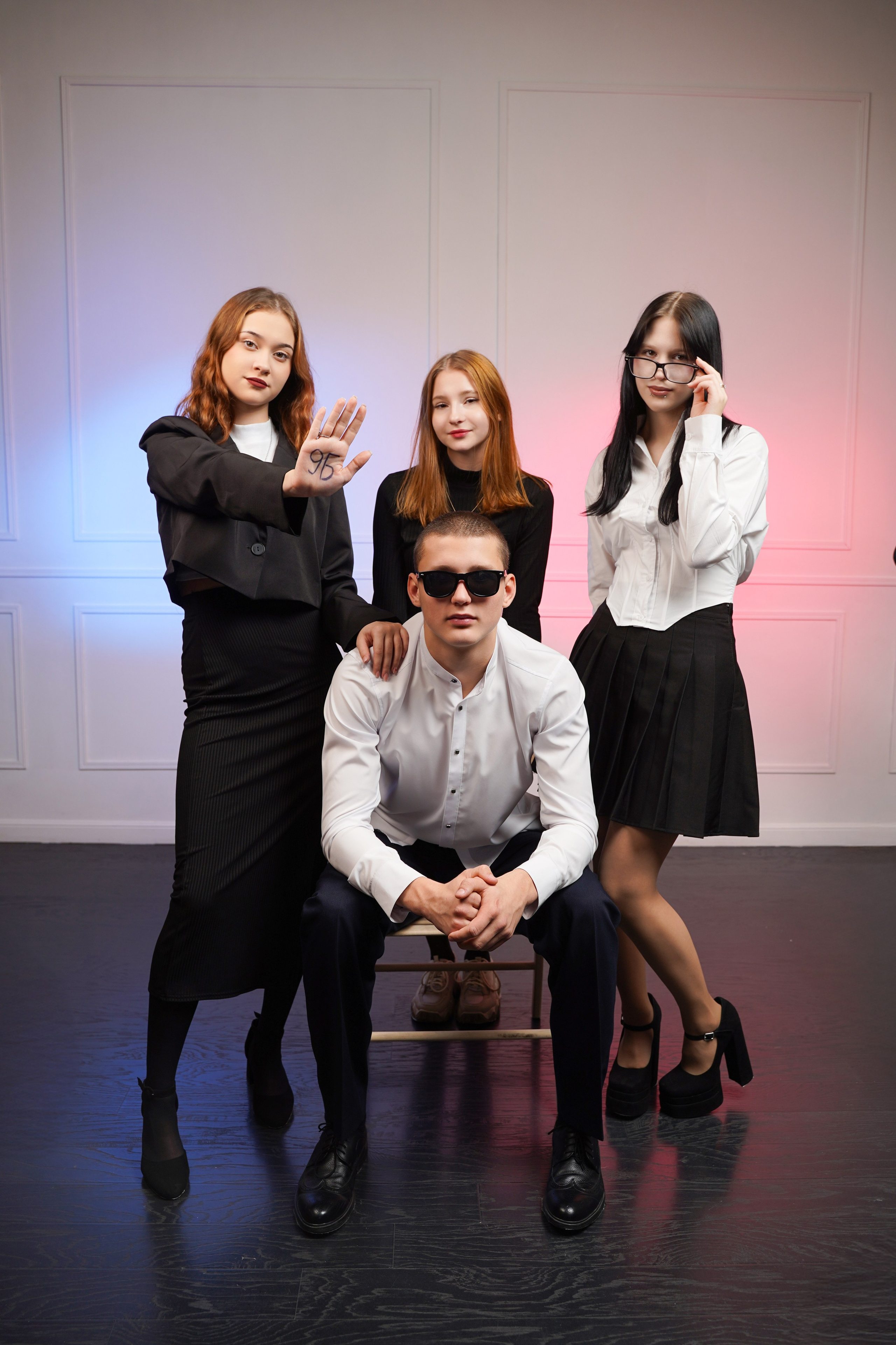 Выпускные альбомы для старшеклассников в Красноярске от AlbomKras 🎓✨. AlbomKras -выпускные альбомы Красноярска с авторским дизайном и качественной фотосъемкой! ⭐⭐⭐⭐⭐ 5.0