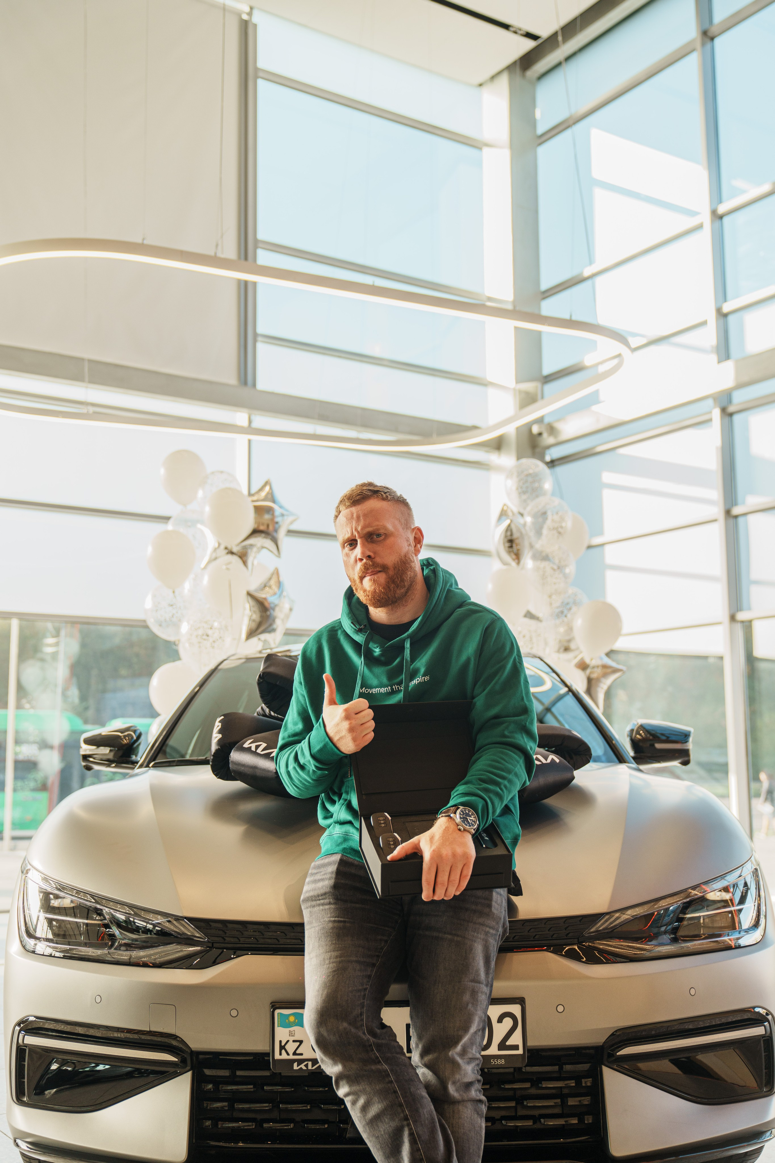 Kia EV6 Вручение Евгений Чебаткову. Фотограф TAULAN_1