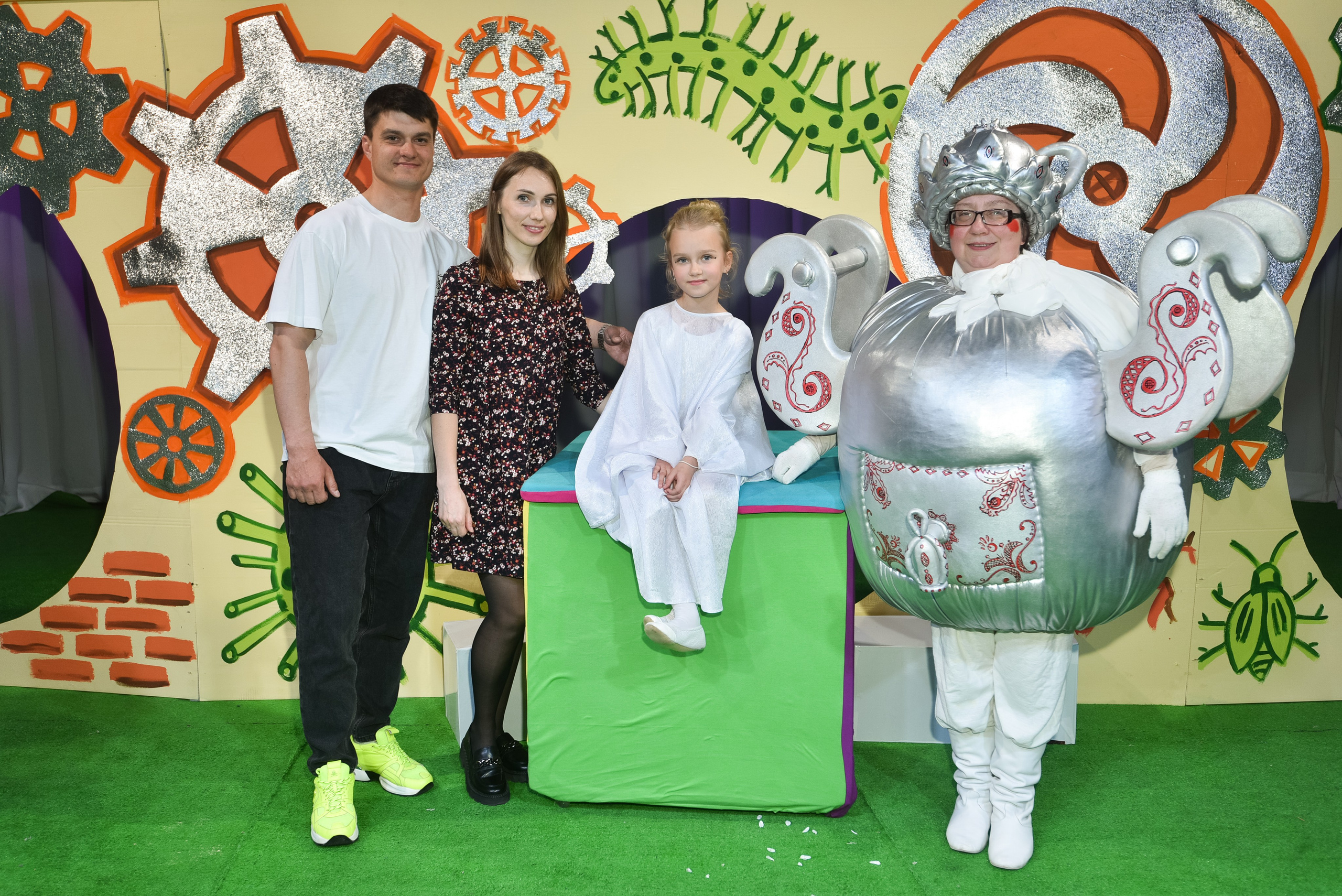 Выпускной 2025, детский центр «Самовар». Фотограф Олег Юршевич Солигорск Минск