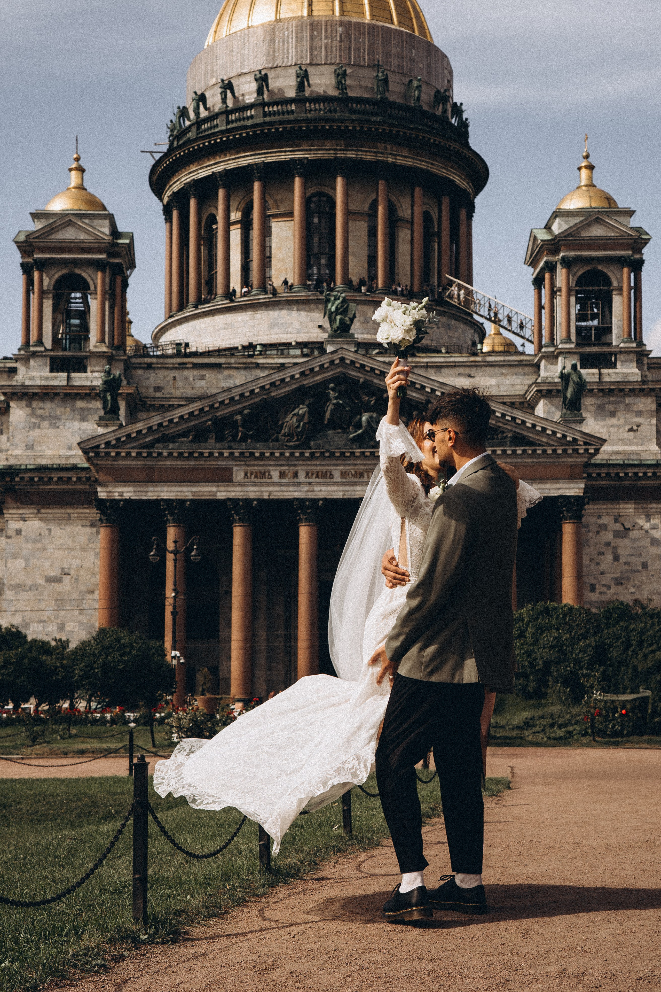 СВАДЕБНАЯ ПРОГУЛКА ВОЗЕ ИСАИКЕВСКОГО СОБОРА АСТОРИИ И ЗАКОНОДАЛЕТНОГО СОБРАНИЯ. Профессиональный фотограф, Санкт-Петербург — Виктория Богомолова