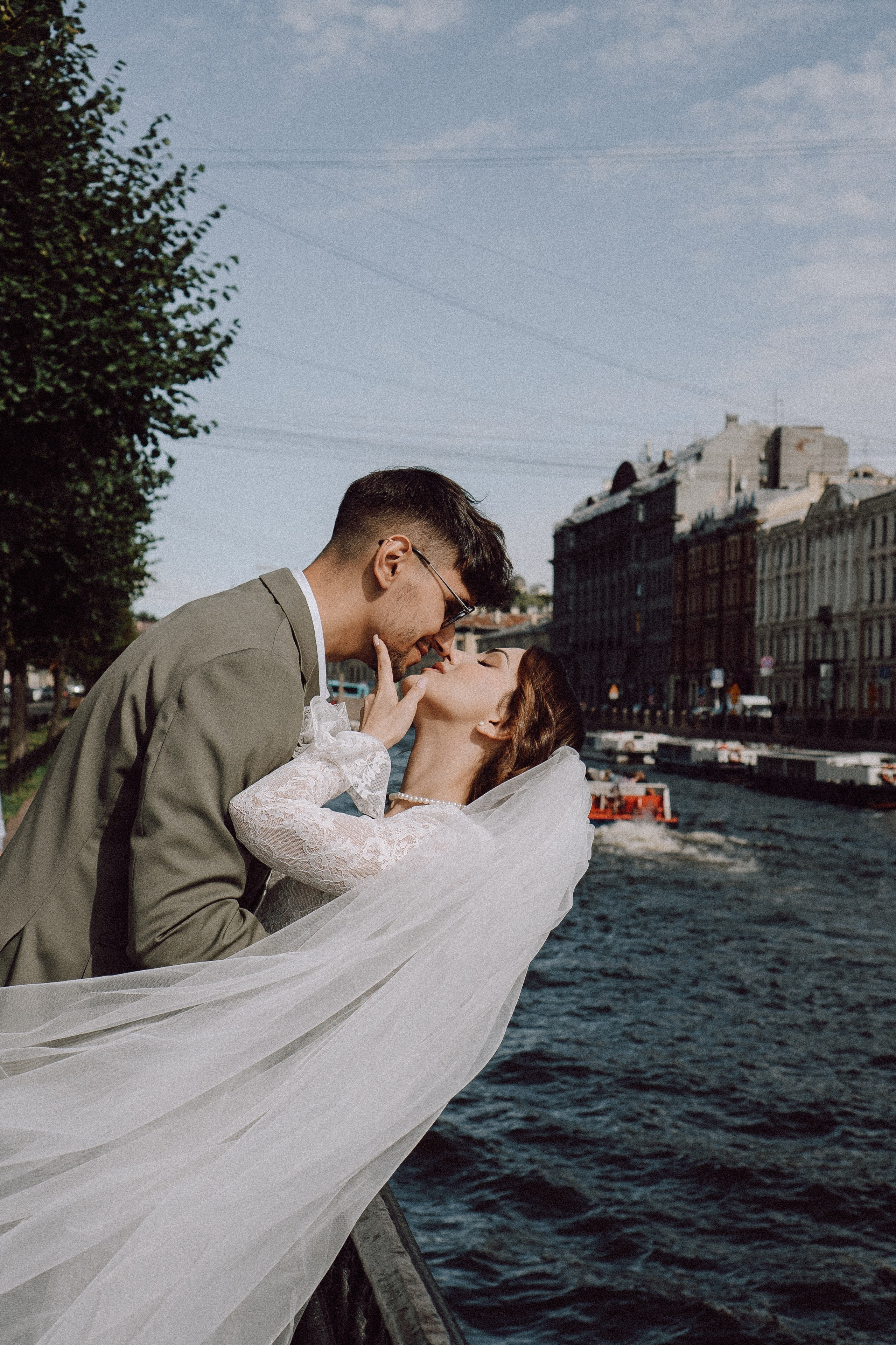 СВАДЕБНАЯ ПРОГУЛКА ВОЗЕ ИСАИКЕВСКОГО СОБОРА АСТОРИИ И ЗАКОНОДАЛЕТНОГО СОБРАНИЯ. Профессиональный фотограф, Санкт-Петербург — Виктория Богомолова