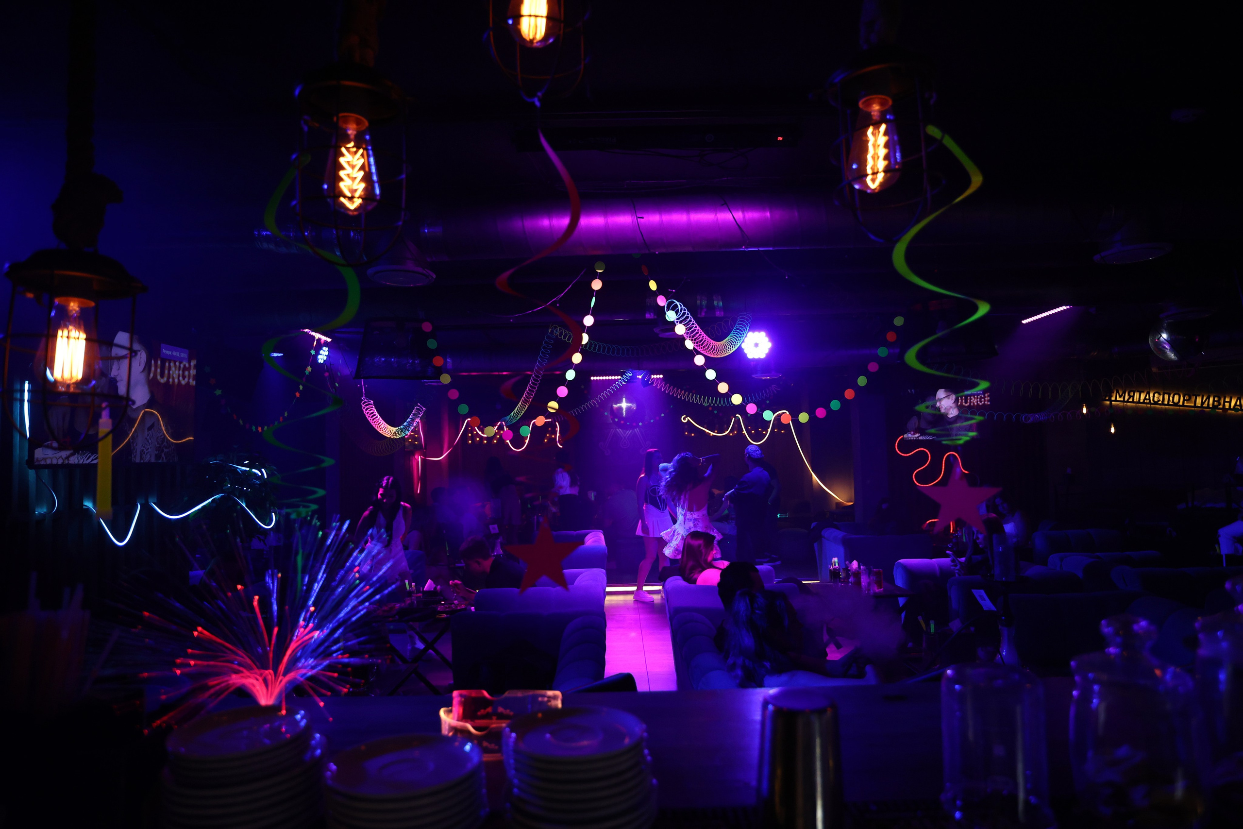 Neon Party 01.08.25. Мята Спортивная — Кальянная, караоке, бар в Минске