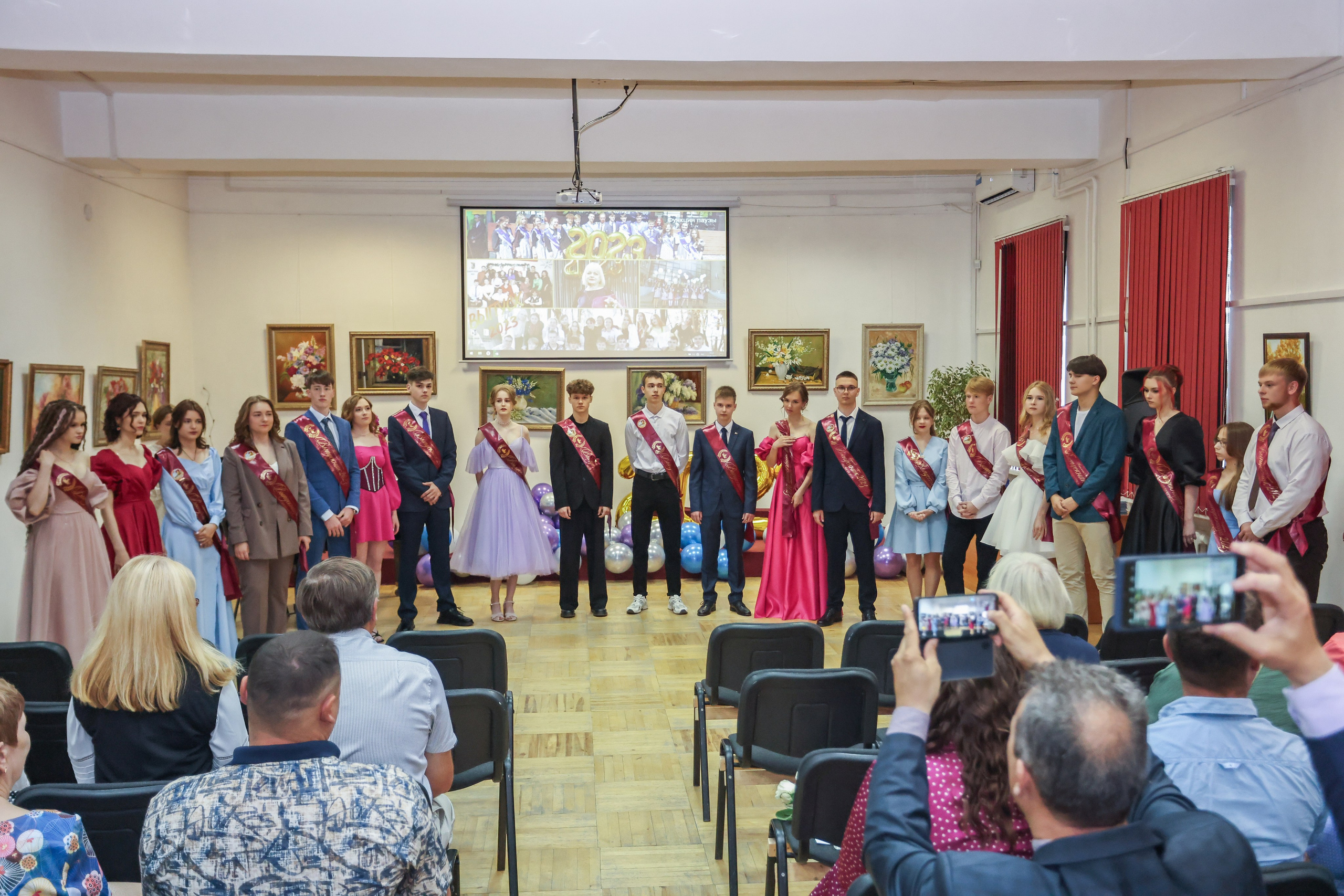 Вручение аттестатов. Школа № 7, выпускники 11 класса 2023 г. Студия выпускных альбомов Остров