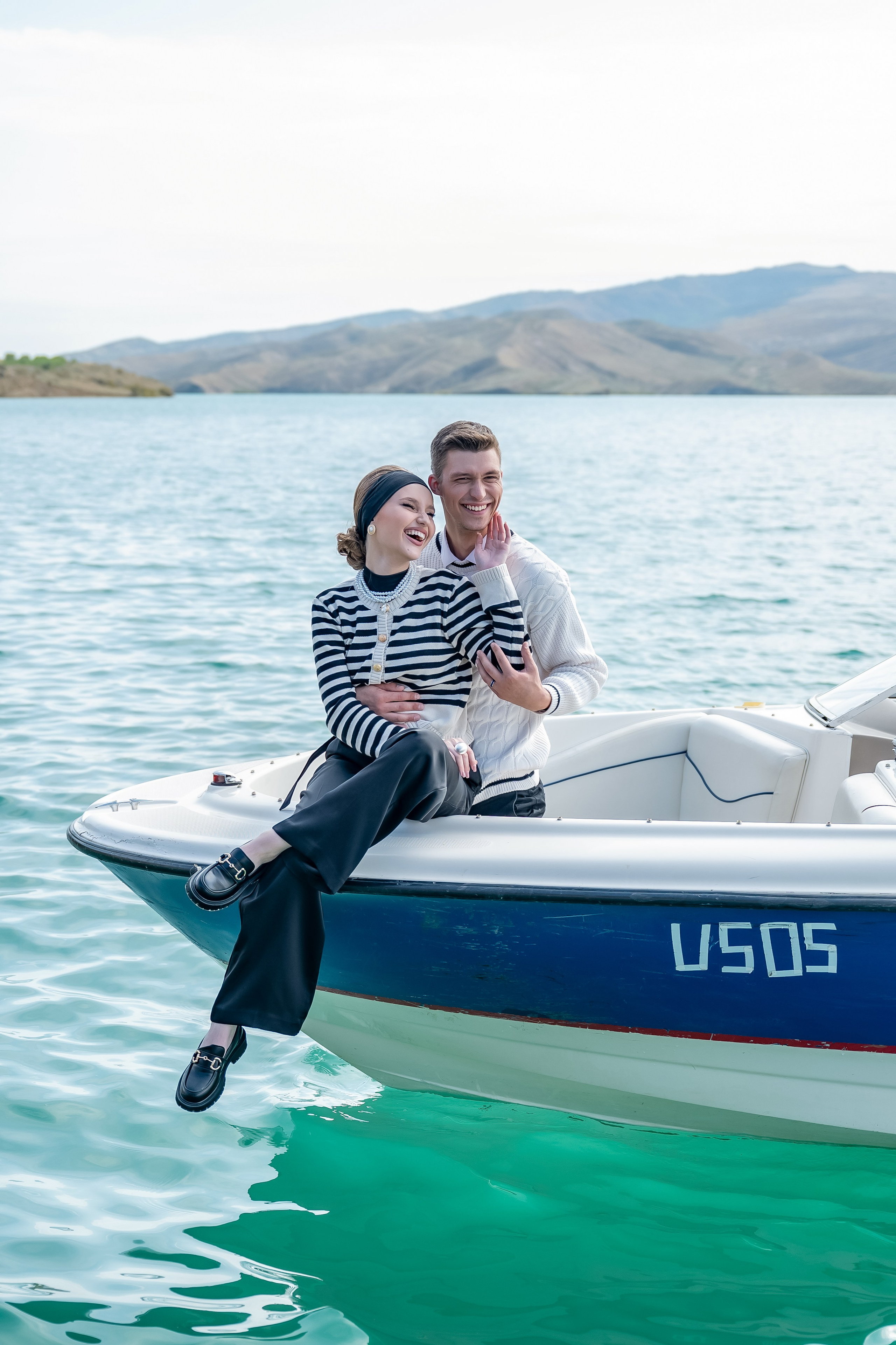 Варвара и Иван на катере. Наталья Слесаренко фотограф в Сочи