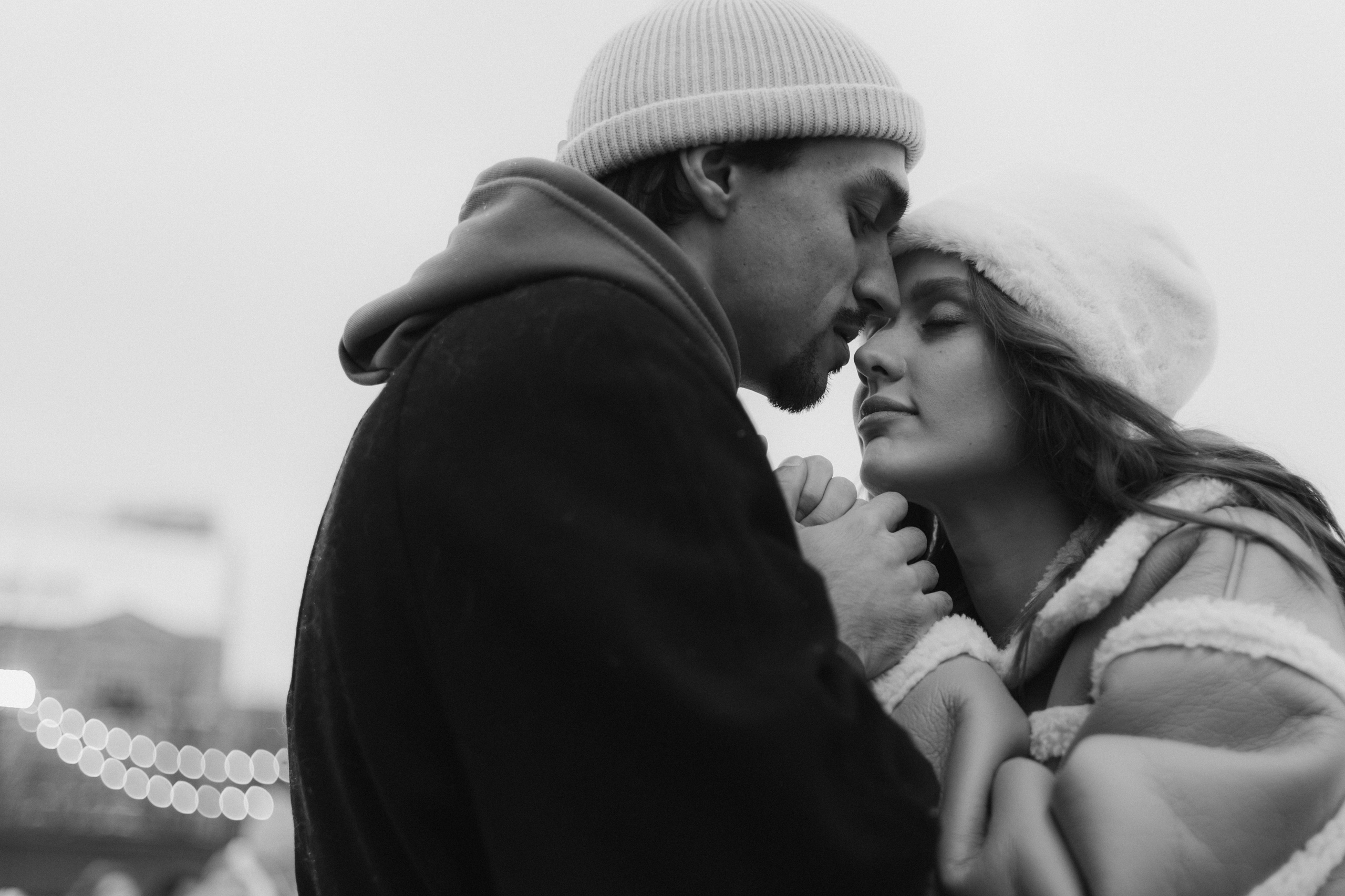 Лавстори Леси и Никиты на катке. Свадебный фотограф Беларусь Ольга Козыренко