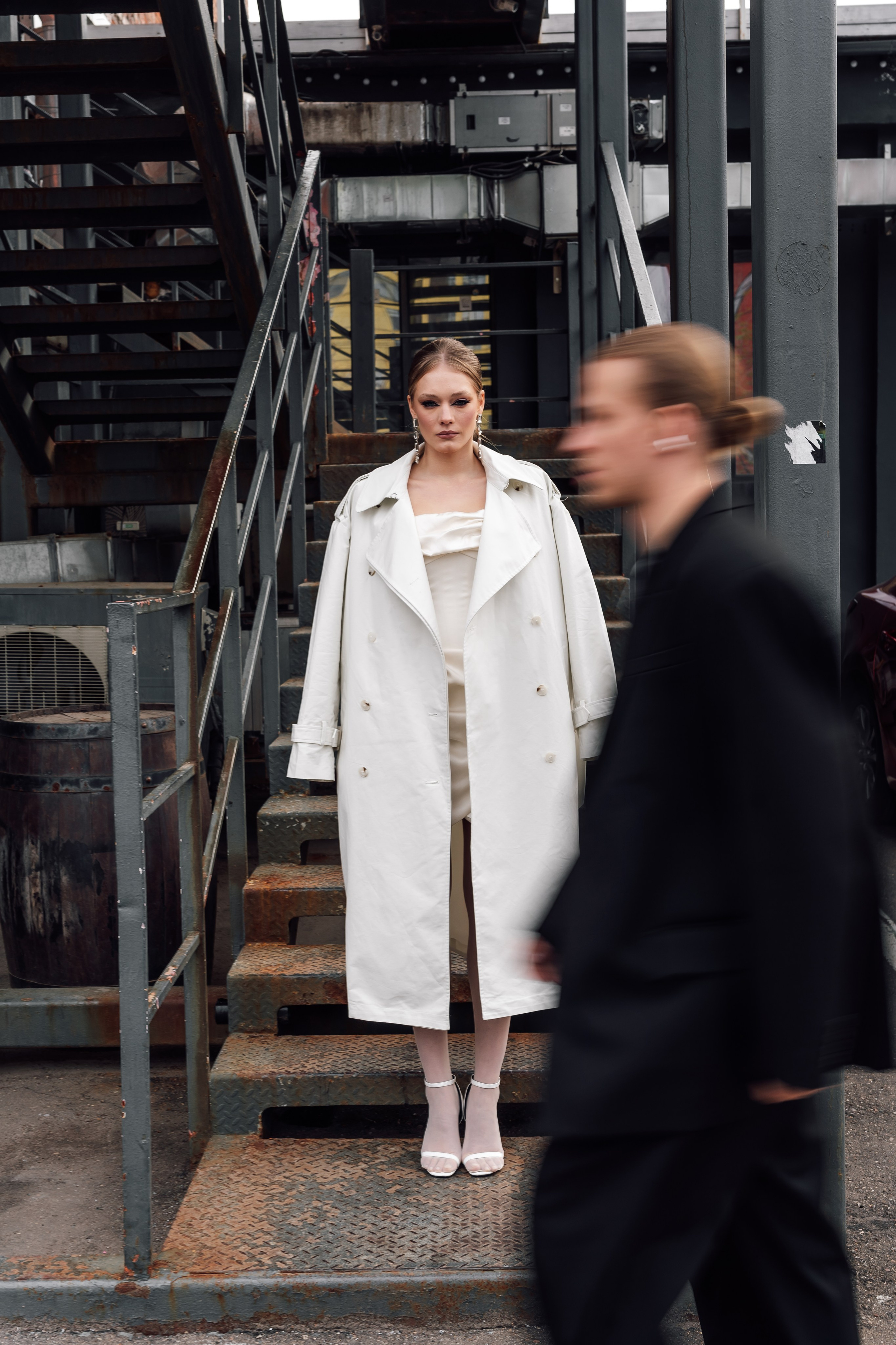 Стильные свадебные наряды для городской съемки в Тамбове, фото Павел Четвертков.