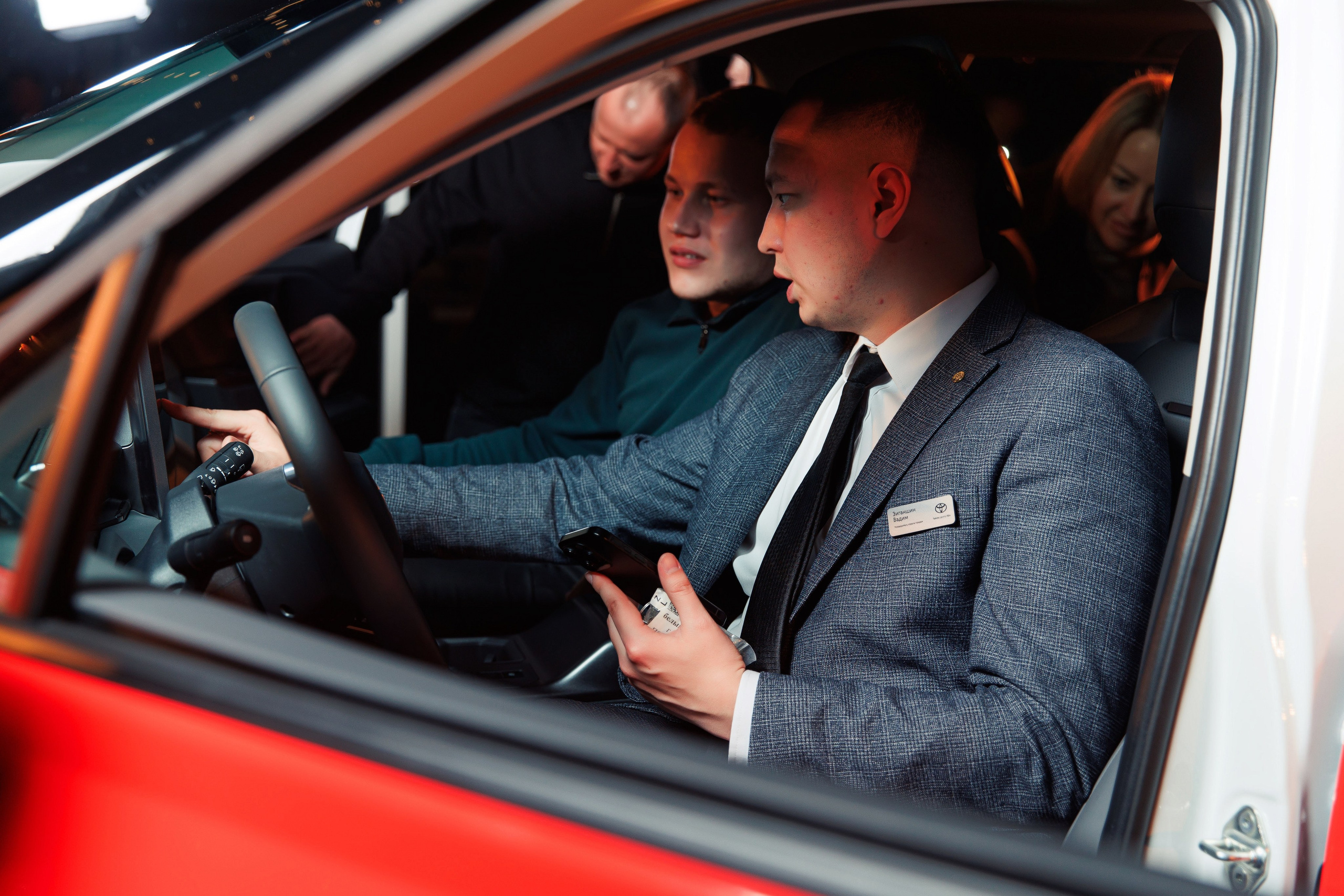 Презентация новой Toyota RAV4. Репортажный и свадебный фотограф в Уфе Павел Кожевников