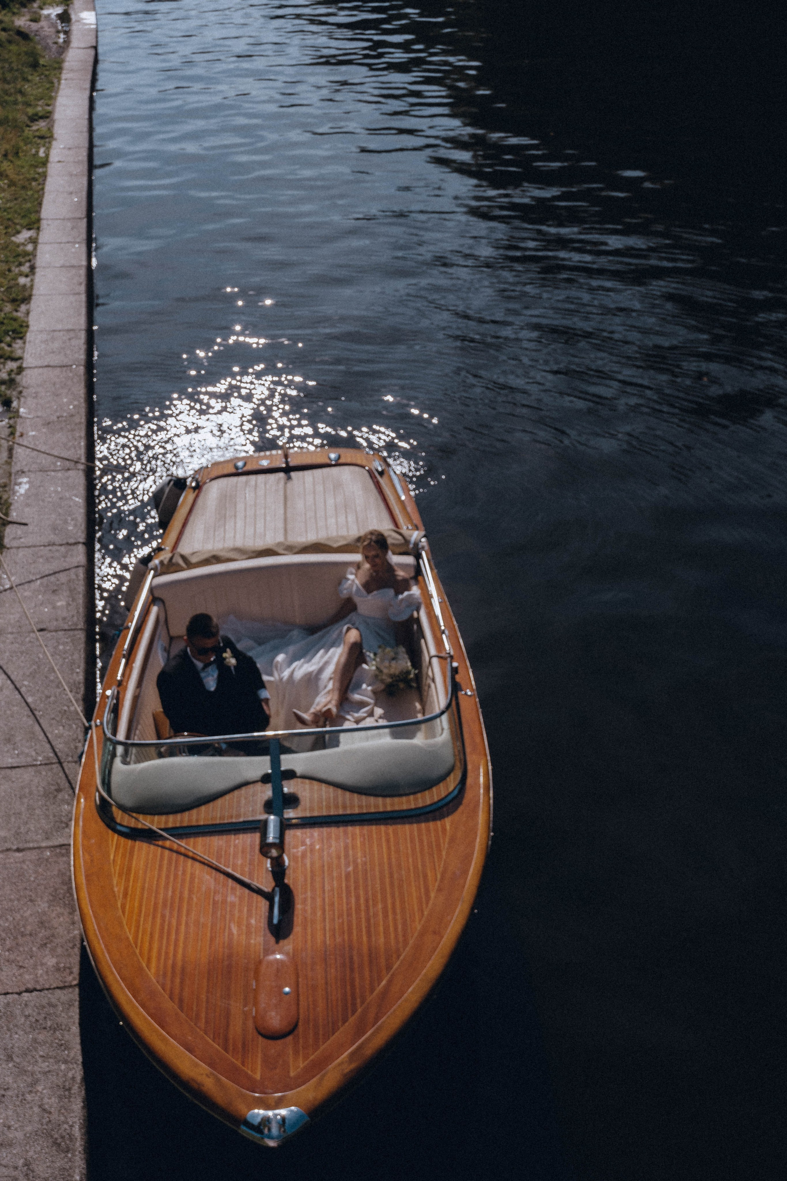 СВАДЕНБНАЯ СЬЕМКА НА КАТЕРЕ ПО КАНАЛАМ САНКТ-ПЕТЕРБУРГА И В АКВАТОРИИ НЕВЫ. Профессиональный фотограф, Санкт-Петербург — Виктория Богомолова
