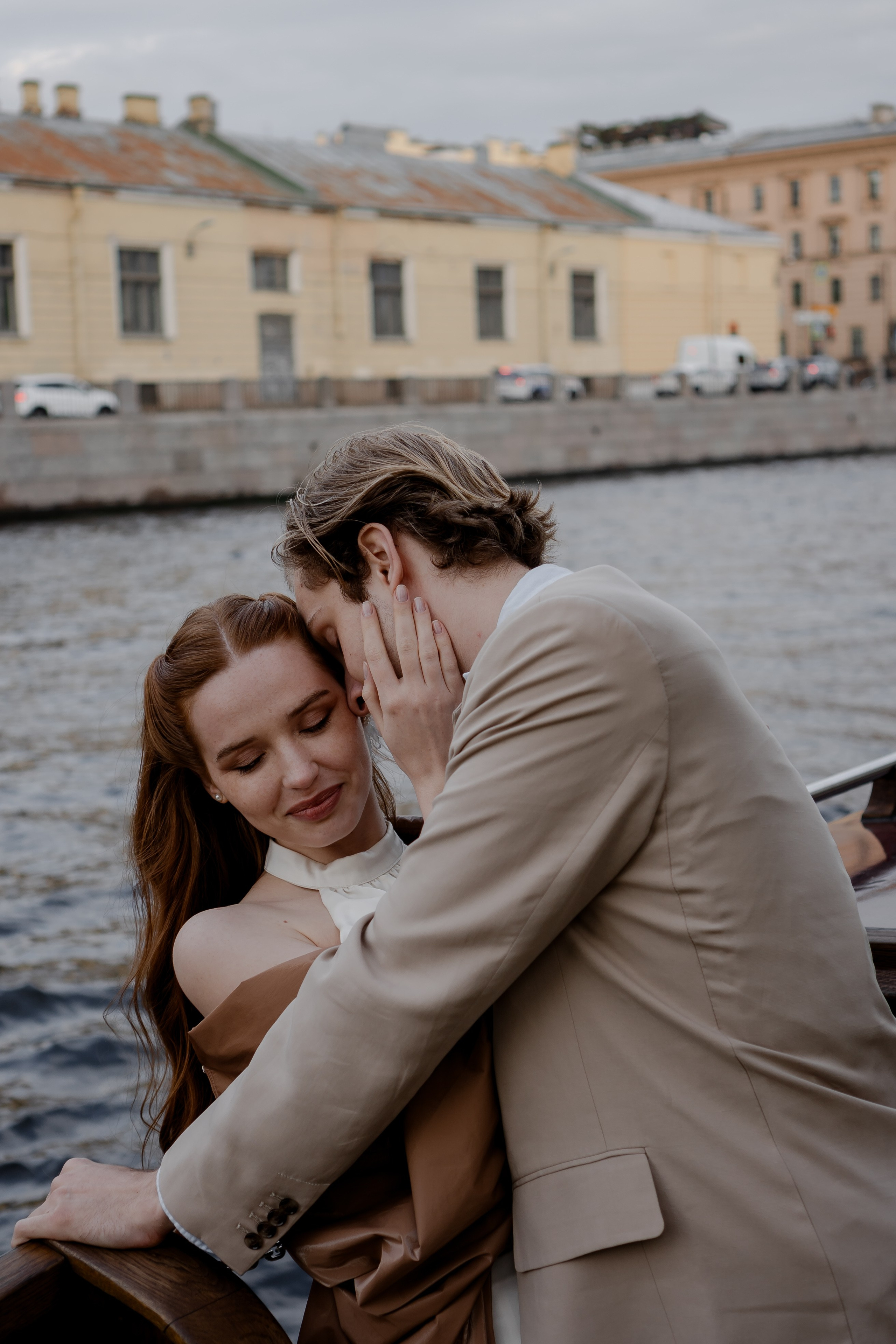 СВАДЕНБНАЯ СЬЕМКА НА КАТЕРЕ ПО КАНАЛАМ САНКТ-ПЕТЕРБУРГА И В АКВАТОРИИ НЕВЫ. Профессиональный фотограф, Санкт-Петербург — Виктория Богомолова