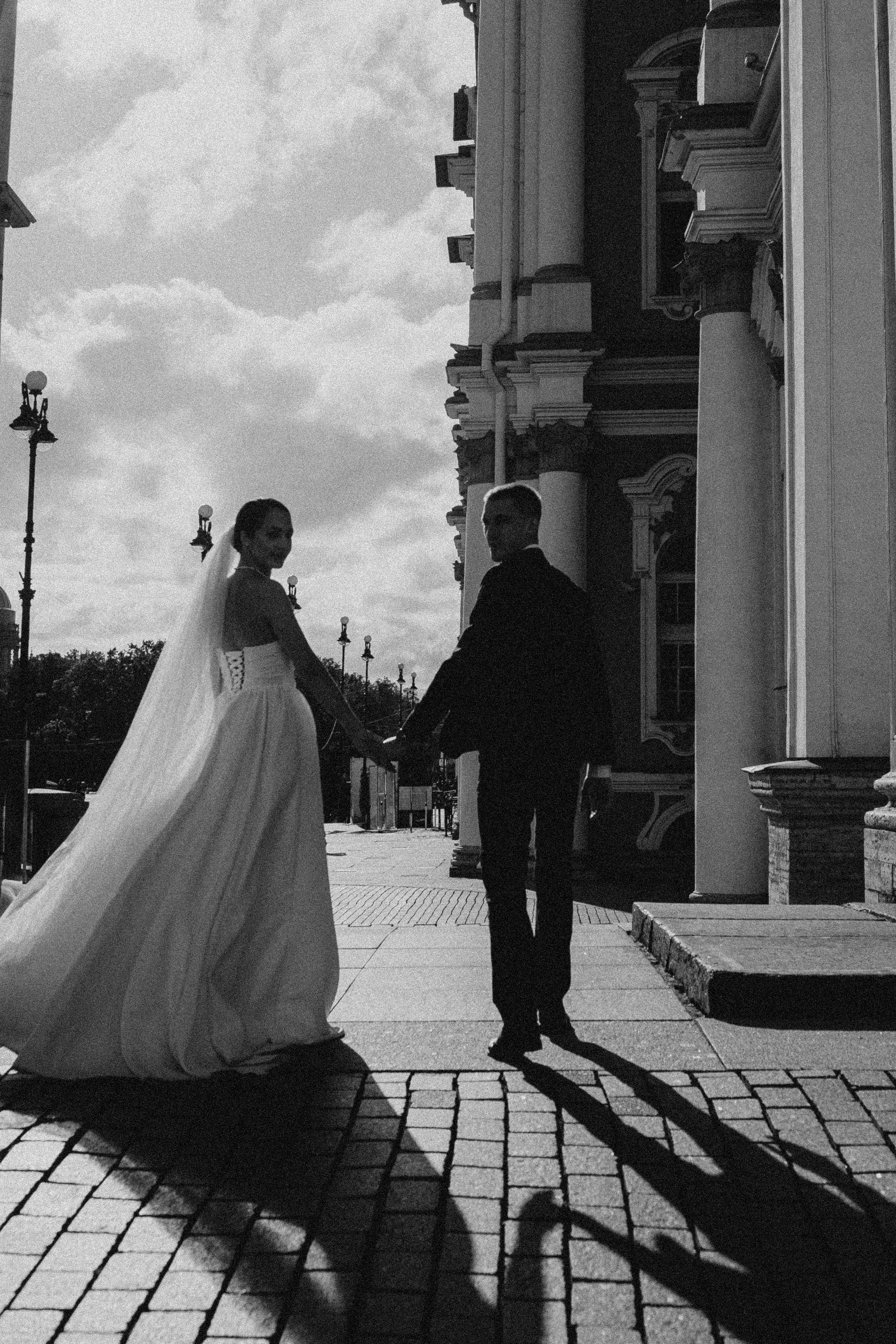 СВАДЕБНАЯ ПРОГУЛКА В САНТК-ПЕТЕРБУРГЕ (ИСАКИЕВСКИЙ СОБОР, ЗИМНЯЯ КАНАВКА, ЭРМИТАЖ И БОЛЬШАЯ МОРСКАЯ УЛИЦА). Профессиональный фотограф, Санкт-Петербург — Виктория Богомолова