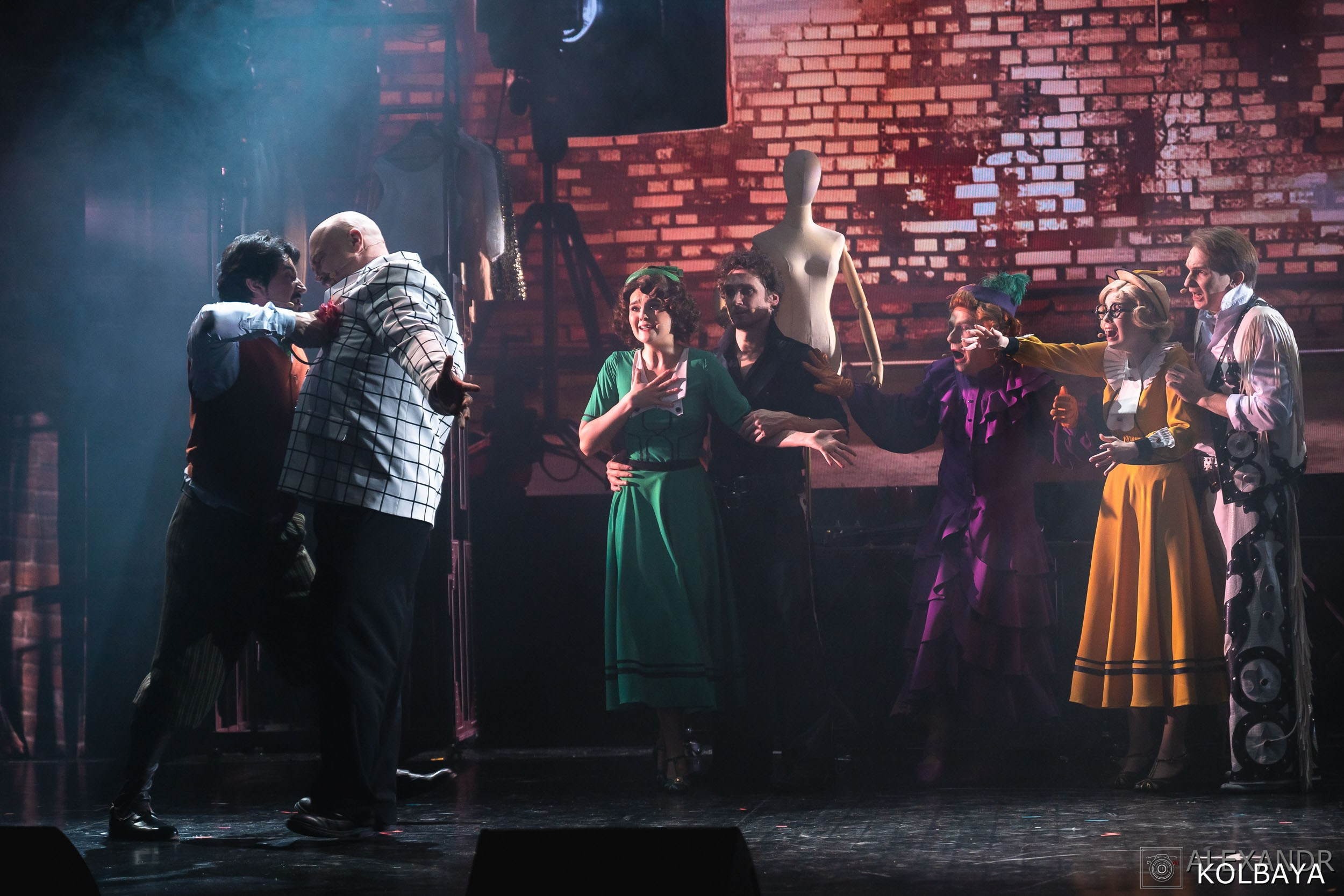 Фотографии со спектакля «Привет, я тетя Чарли». Концертный и театральный репортажный фотограф в Москве Александр Колбая