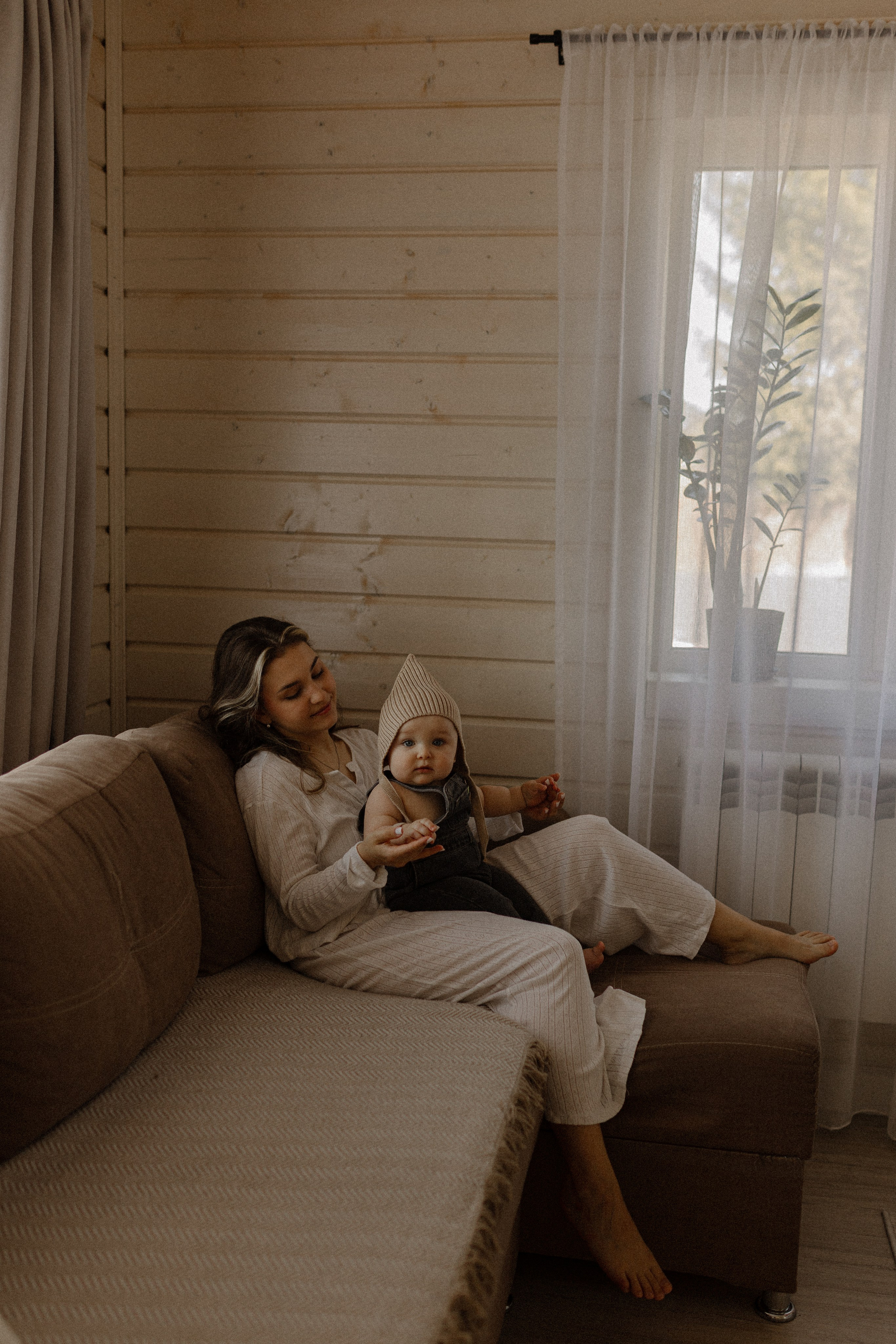 Яна и Тимофей. Домашняя съёмка. Семейный фотограф Тихвин, Санкт-Петербург и ЛО