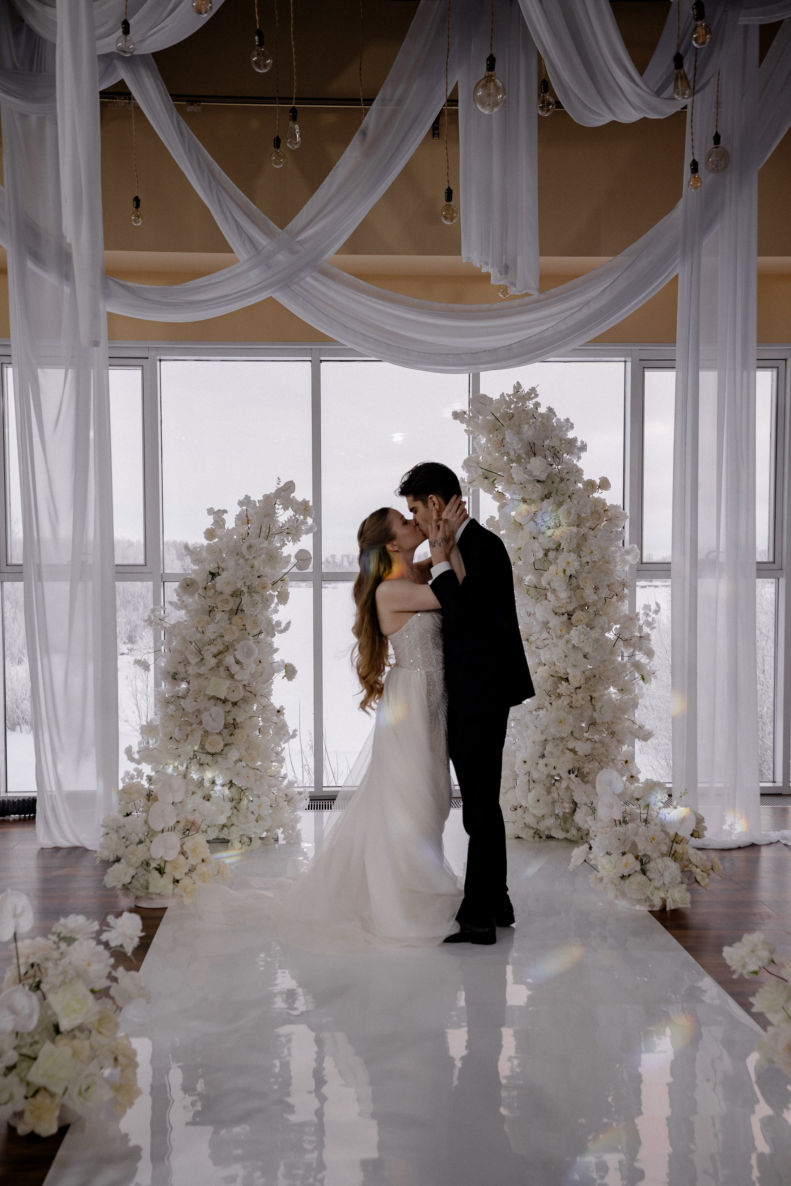 СВАДЕБНАЯ СЬЕМКА СБОРОВ В ОТЕЛЕ И ВЫЕЗД НА ЦЕРЕМОНИЮ (СНЯТО В СИБИРЕ В НИЖНЕВАРТОВСКЕ). Профессиональный фотограф, Санкт-Петербург — Виктория Богомолова