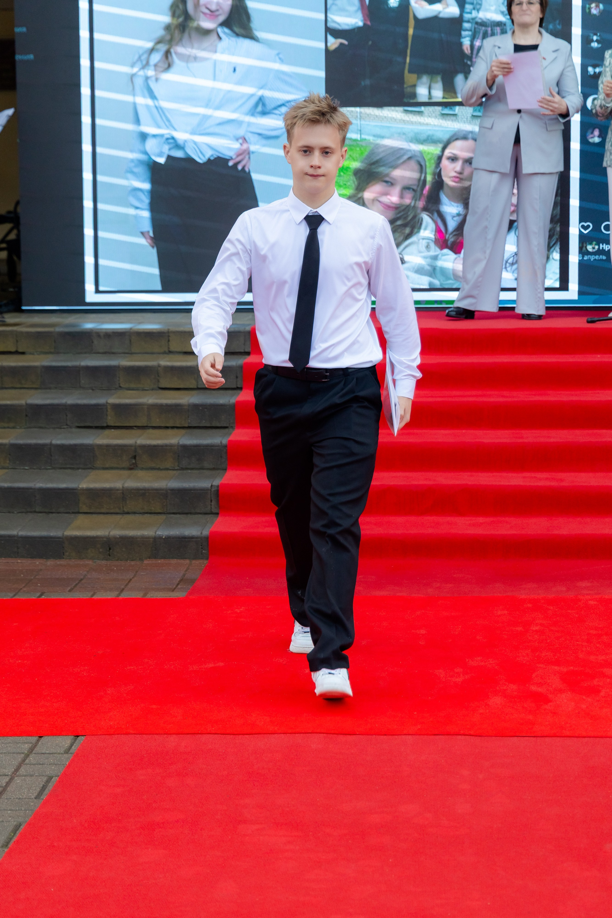 Школьный выпускной 2025 год в Минске, Беларуси. Свадебный фотограф в Минске/Беларуси Сергей Спиридонов