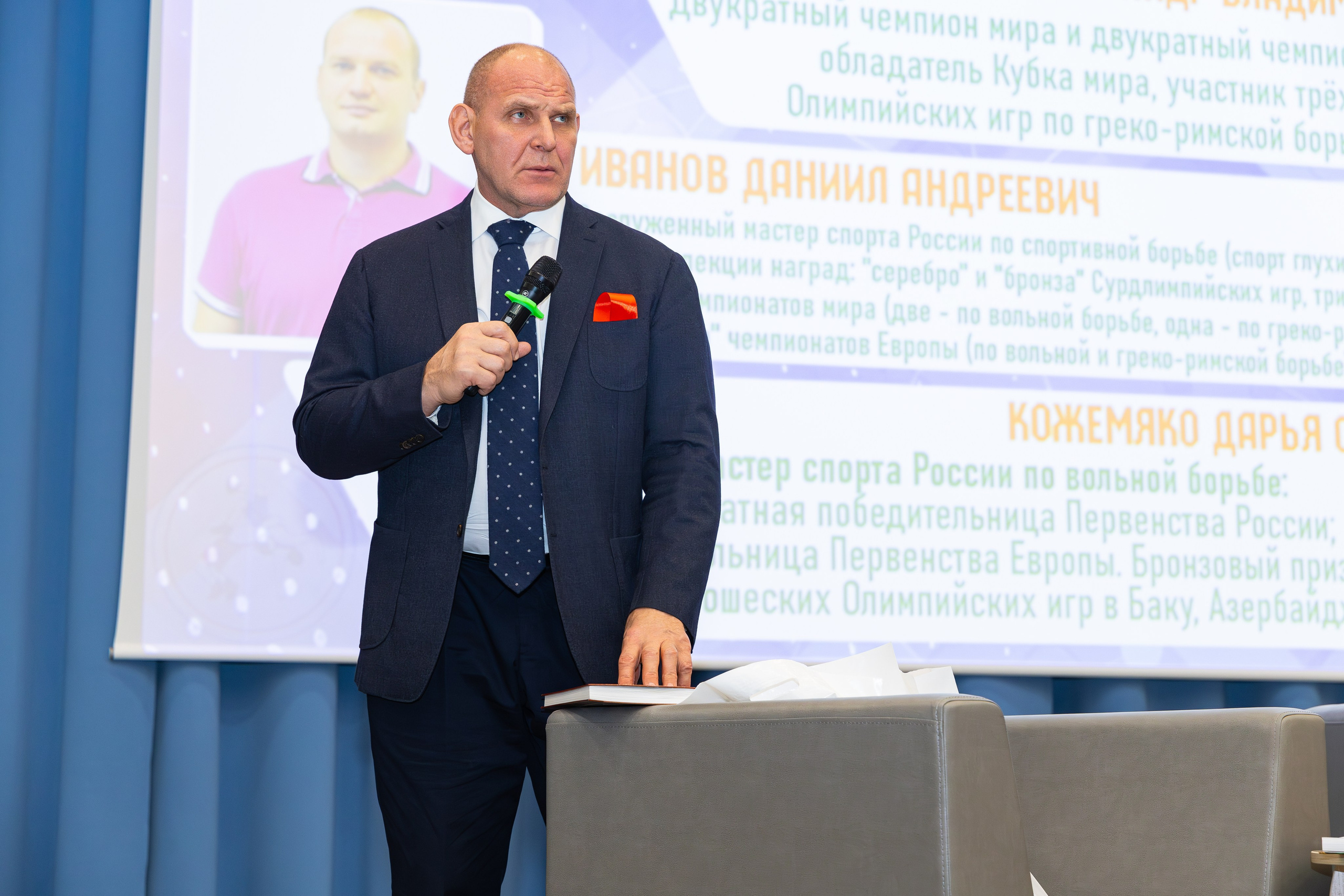 Открытия спортивного зала по вольной борьбе. В школе № 221. Фотограф Александр Поздняков  Новосибирск